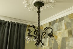 Französischer Jugendstil-Kronleuchter aus Bronze mit botanischen Klarglasschirmen, um 1910