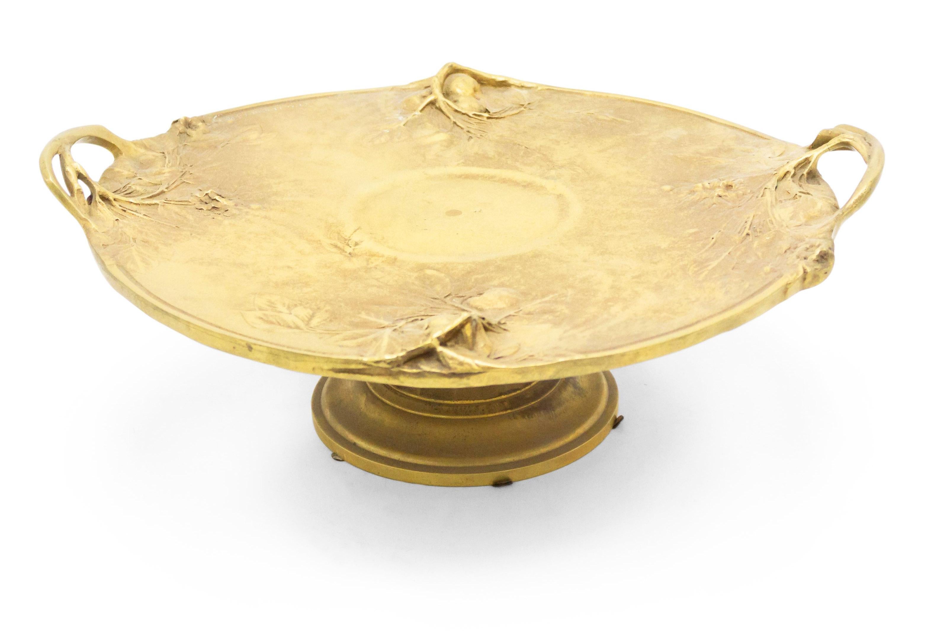 20ième siècle Compotier français Art Nouveau en bronze doré en vente