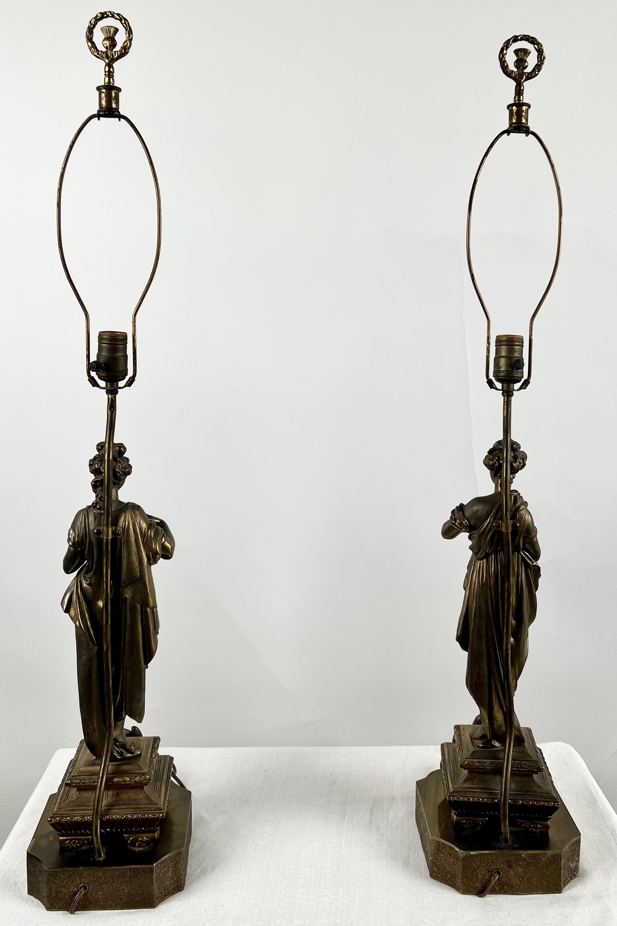 Paire de lampes de table figuratives en bronze Art Nouveau français en vente 7