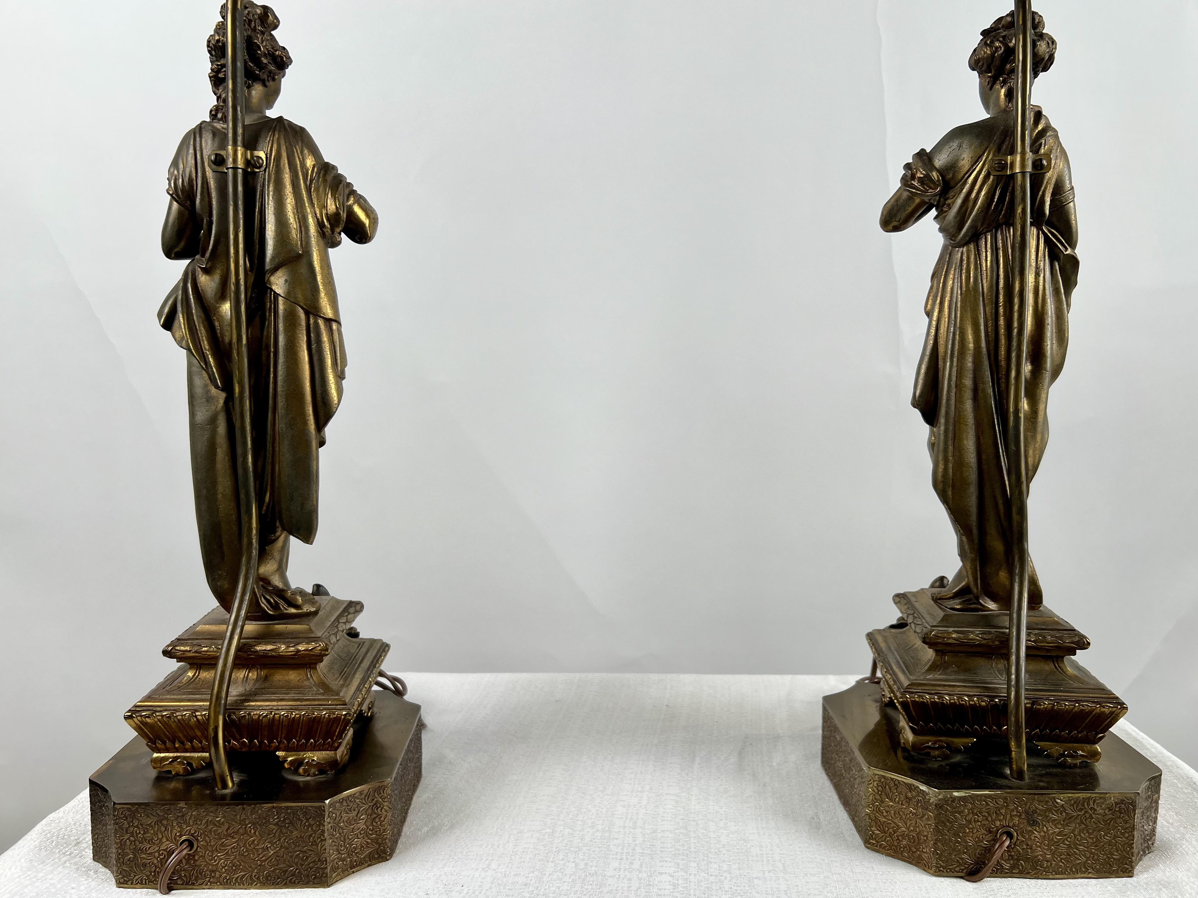 Paire de lampes de table figuratives en bronze Art Nouveau français en vente 8