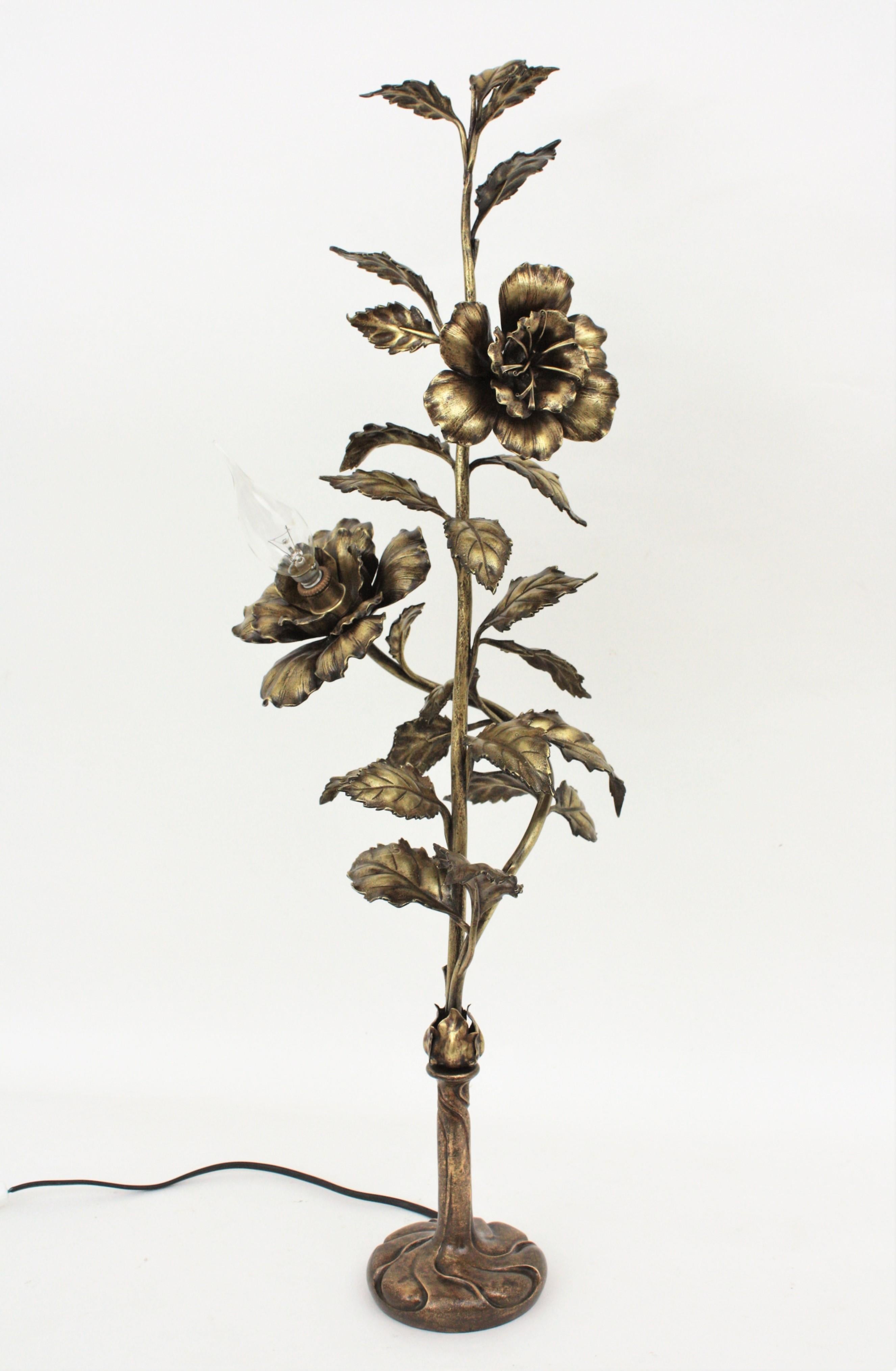 Art nouveau Lampe de table Art Nouveau à feuillage floral en bronze en vente