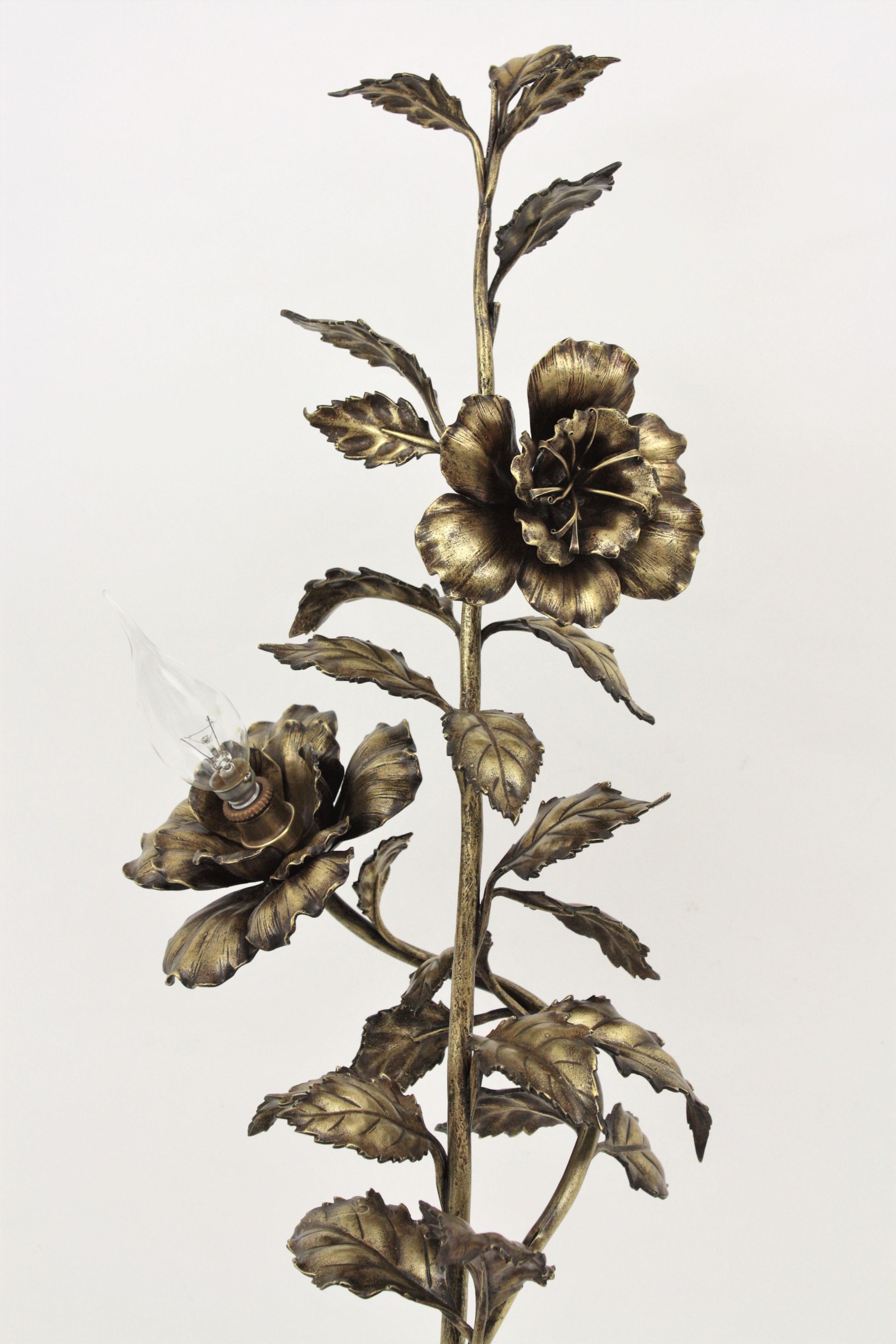 XX secolo Lampada da tavolo Art Nouveau francese con fogliame floreale in bronzo in vendita