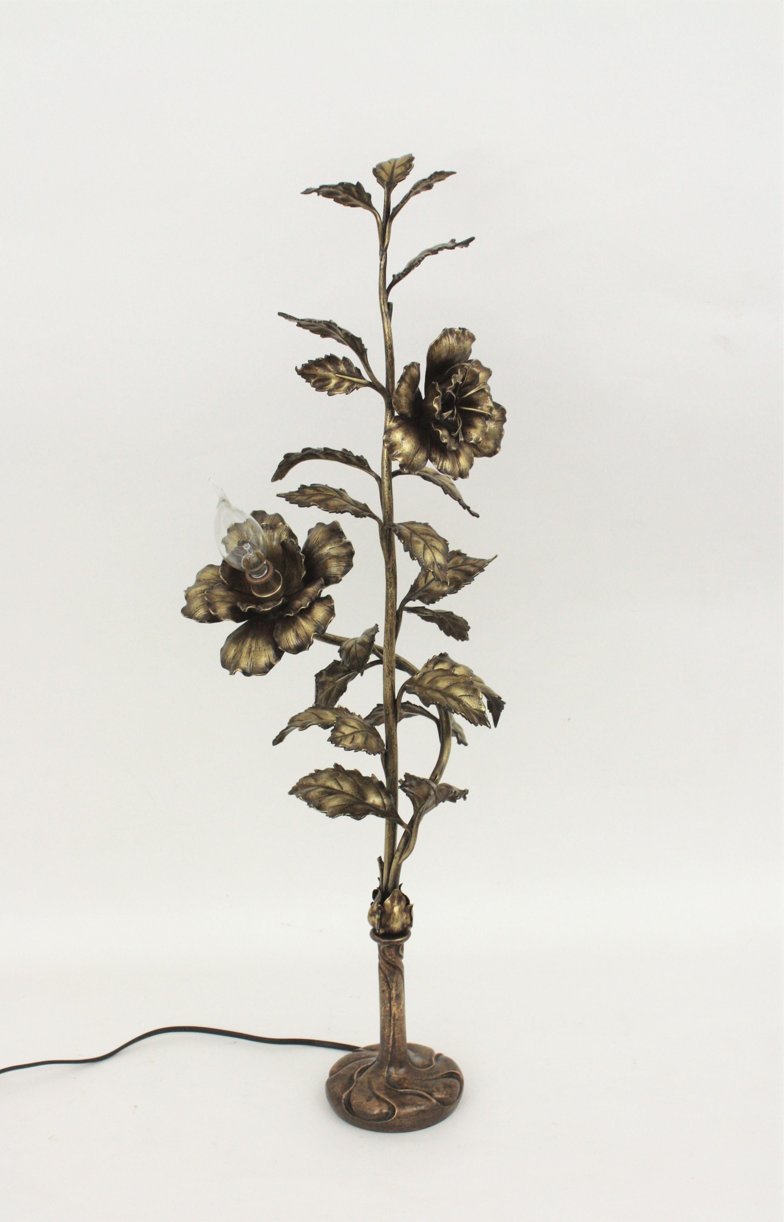 Bronzo Lampada da tavolo Art Nouveau francese con fogliame floreale in bronzo in vendita