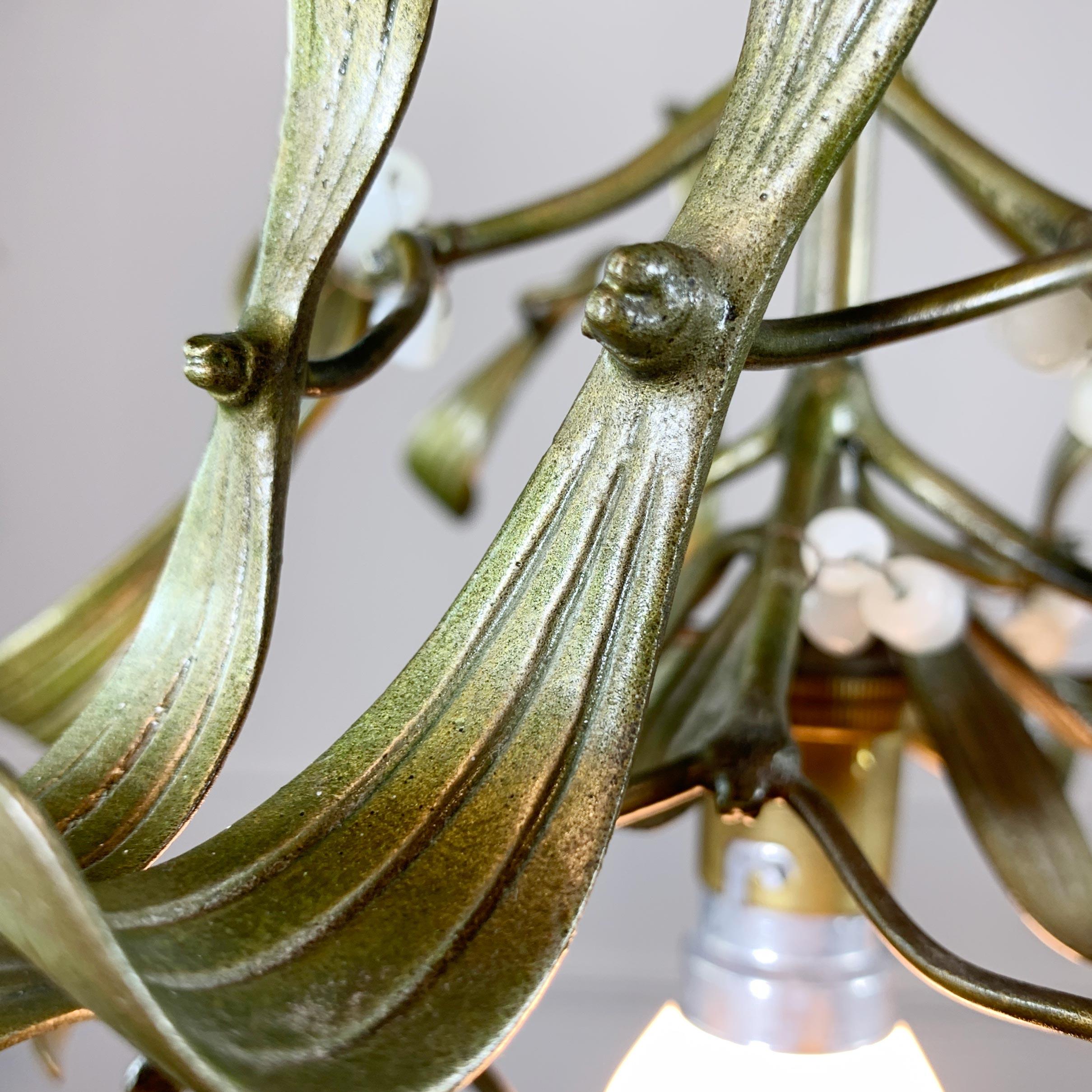 Lustre Art Nouveau français en bronze vert « Mistletoe » en vente 1