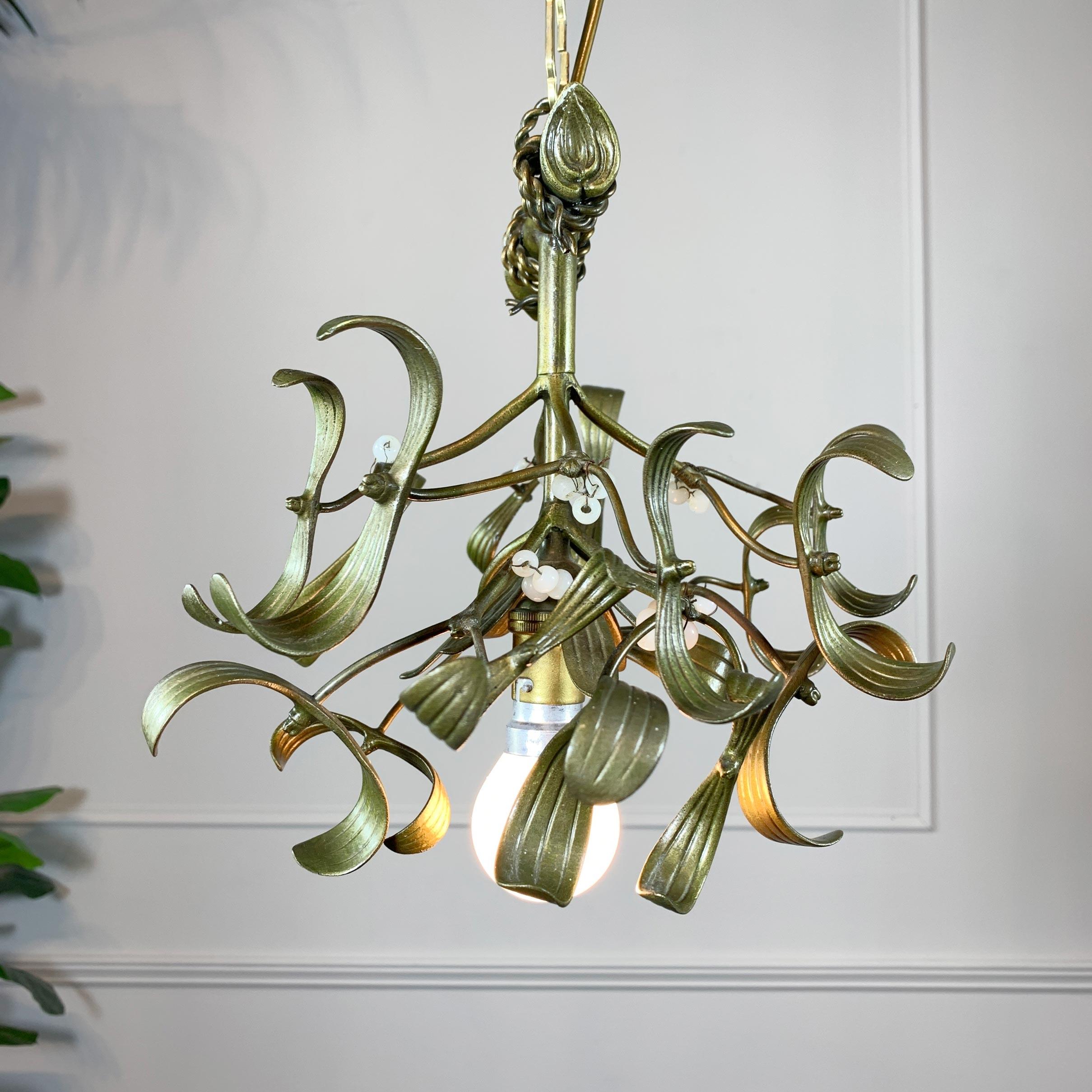 Lustre Art Nouveau français en bronze vert « Mistletoe » en vente 2