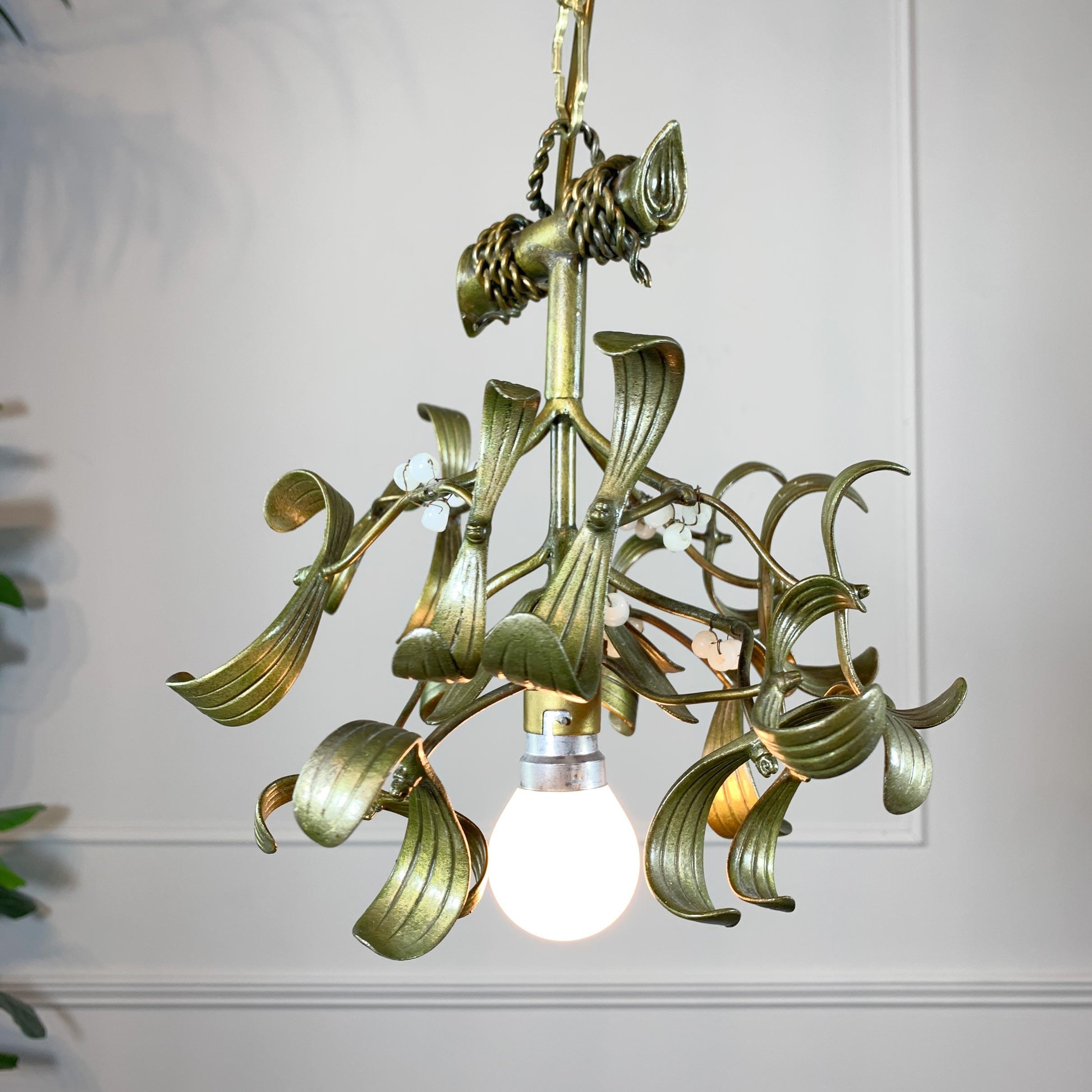 Bronze Lustre Art Nouveau français en bronze vert « Mistletoe » en vente