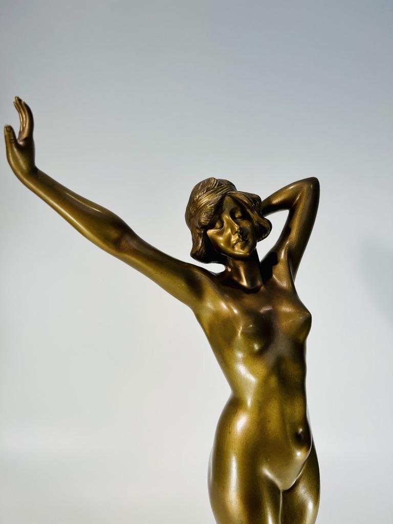 French Art Nouveau Bronze Representing Woman Lounging Signed Philippe In Excellent Condition For Sale In Rio De Janeiro, RJ