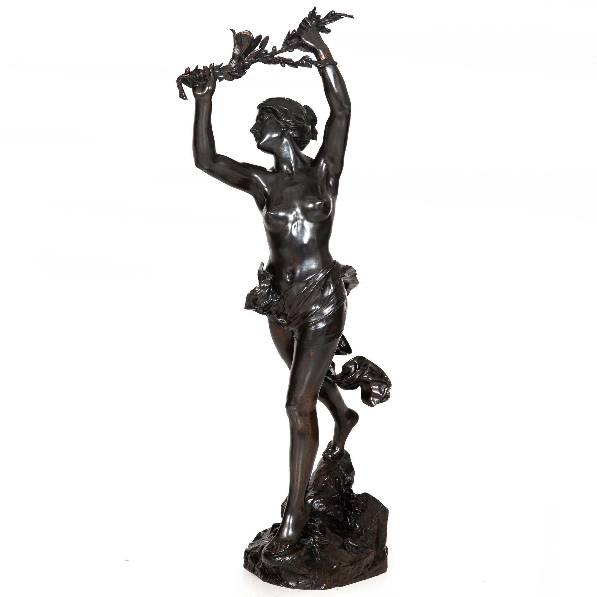 FELIX MAURICE CHARPENTIER
Francés, 1858-1924

Una alegoría de la victoria

Bronce fundido en arena y patinado casi negro  firmado en la base 