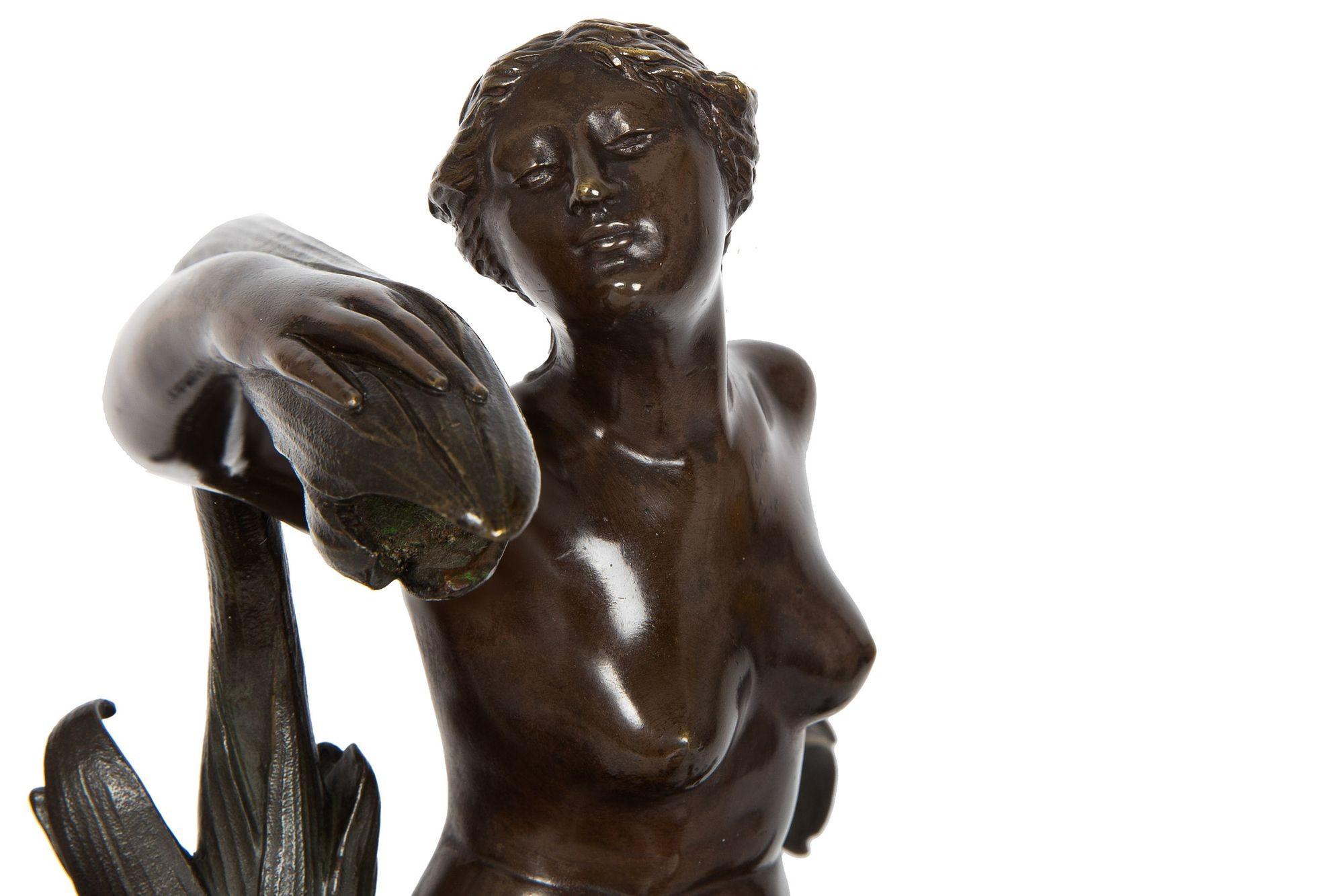 Lampe de table Art nouveau français en bronze représentant des femmes aux fleurs en vente 7