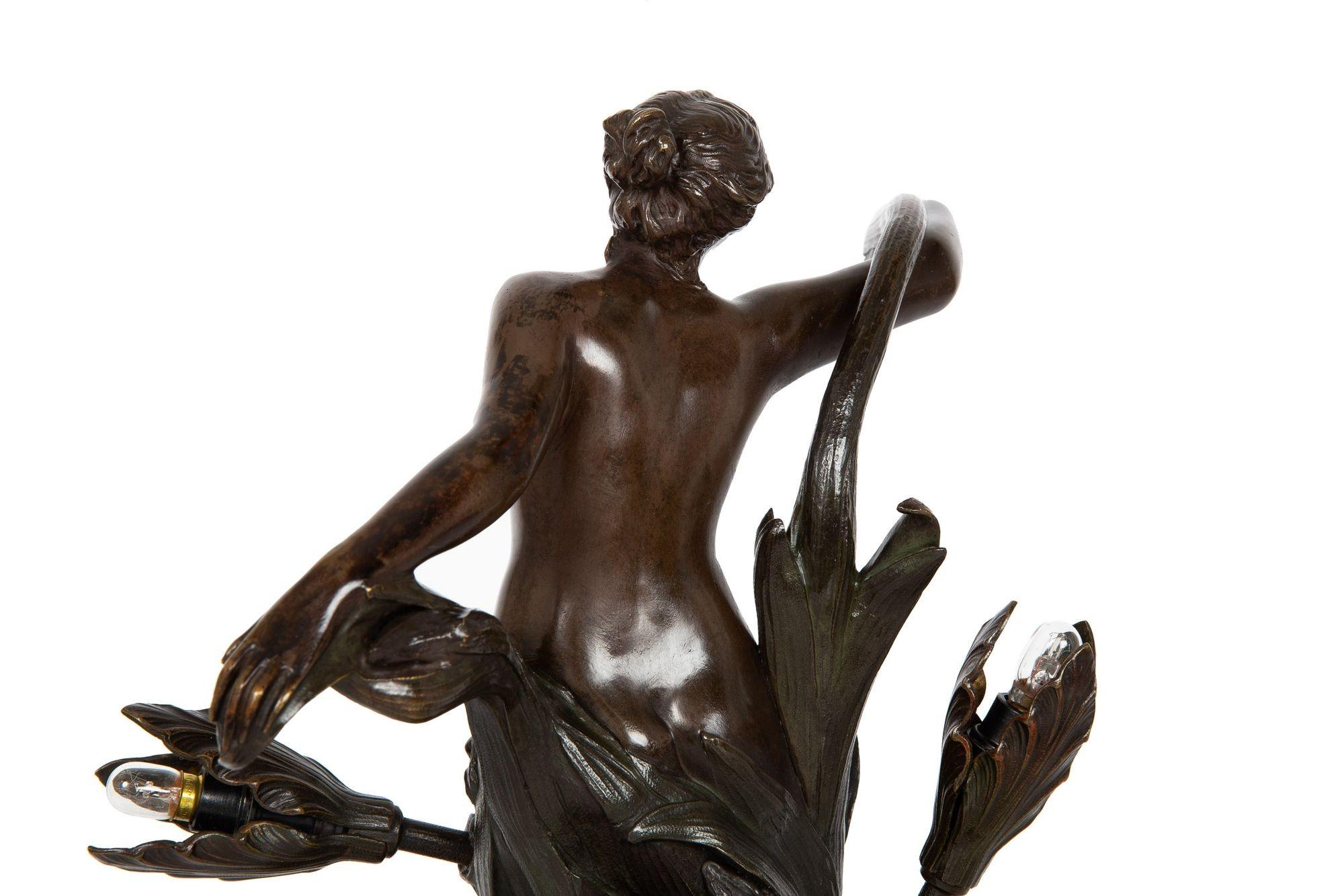 Lampe de table Art nouveau français en bronze représentant des femmes aux fleurs en vente 1