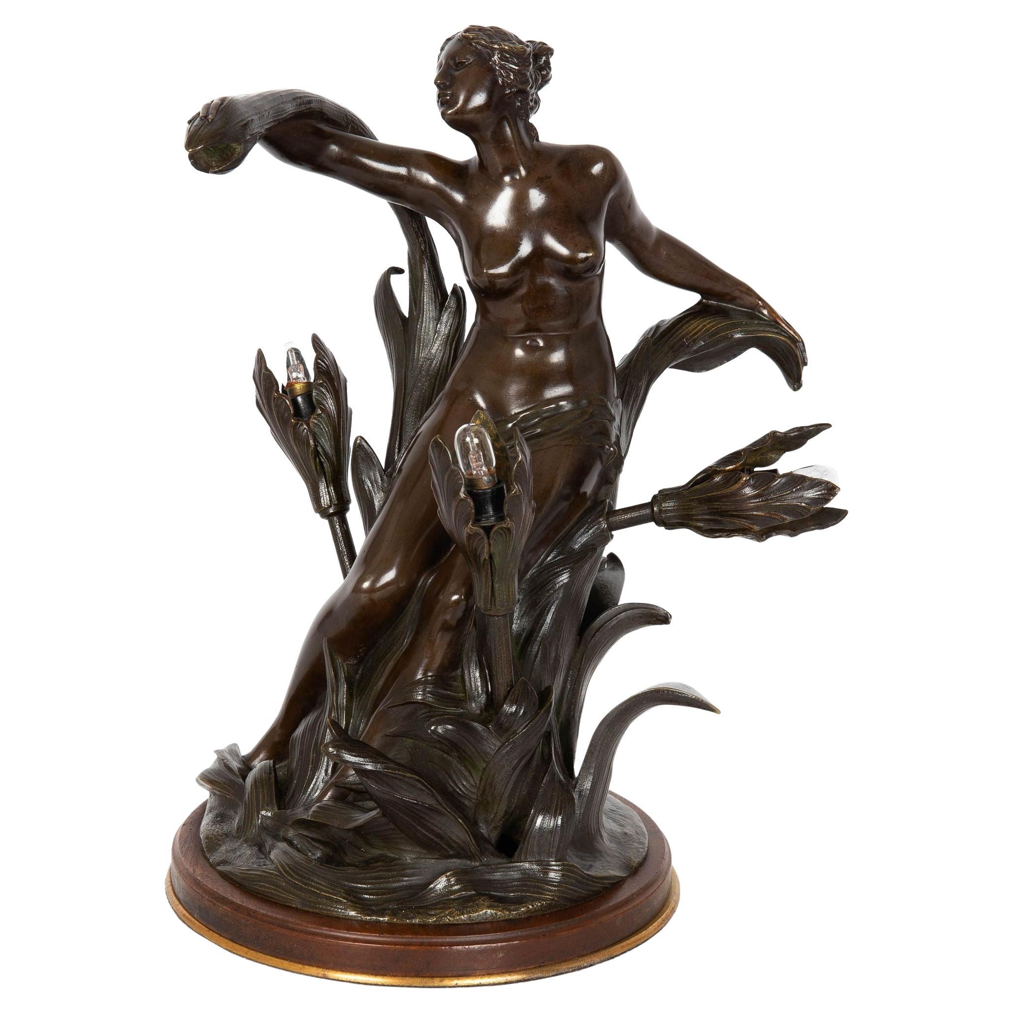 Lampada da tavolo in bronzo Art Nouveau francese con scultura di donna con fiori