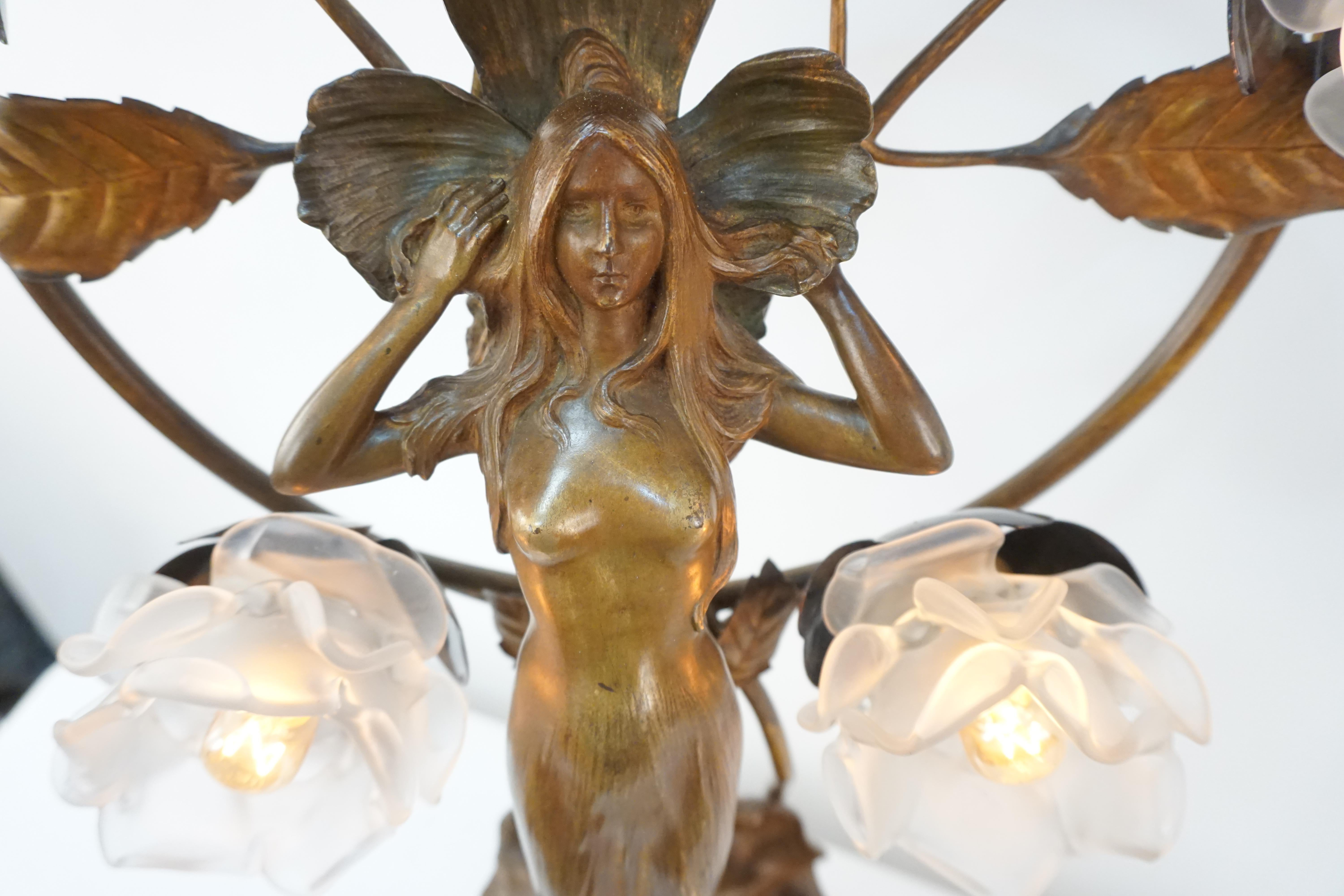 Early 20th Century French Art Nouveau Bronze Sculpture Table Lamp For Sale