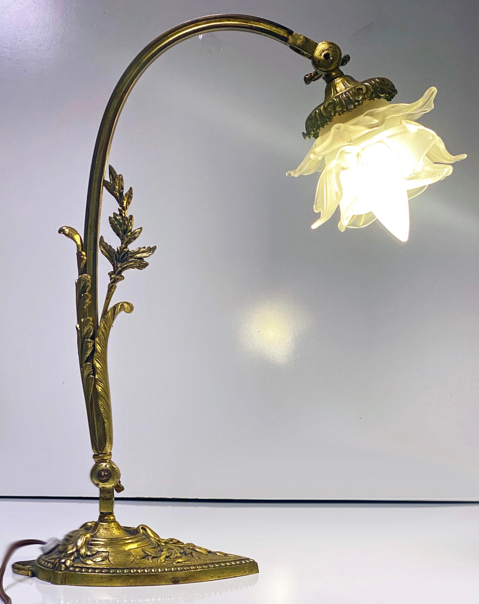 French Art Nouveau table desk lamp, circa 1920. The gooseneck bronze stand with applied foliage floral decoration, supporting a delicate, frosted white rose petal glass shade, adjustable neck and base. Measure: Height 16.5 inches.