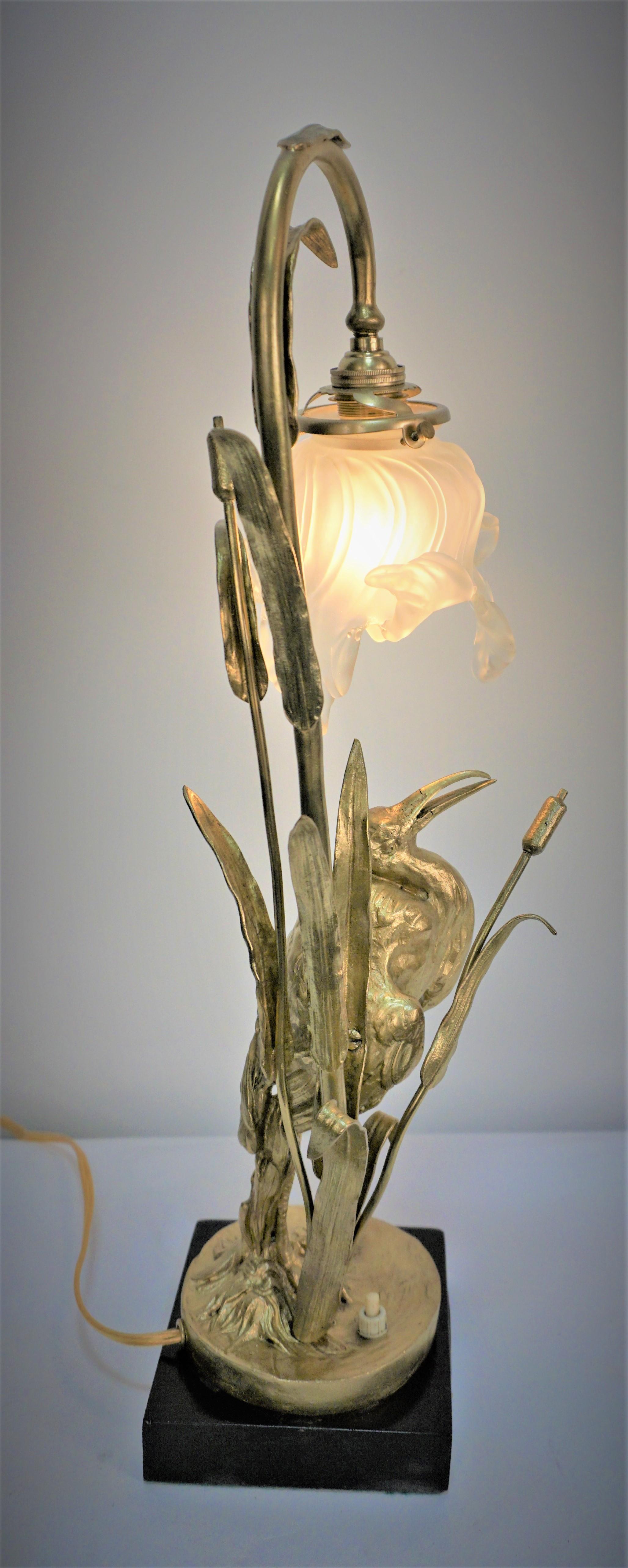 Französische Jugendstil-Tischlampe aus Bronze von E. Urbain (Marmor) im Angebot