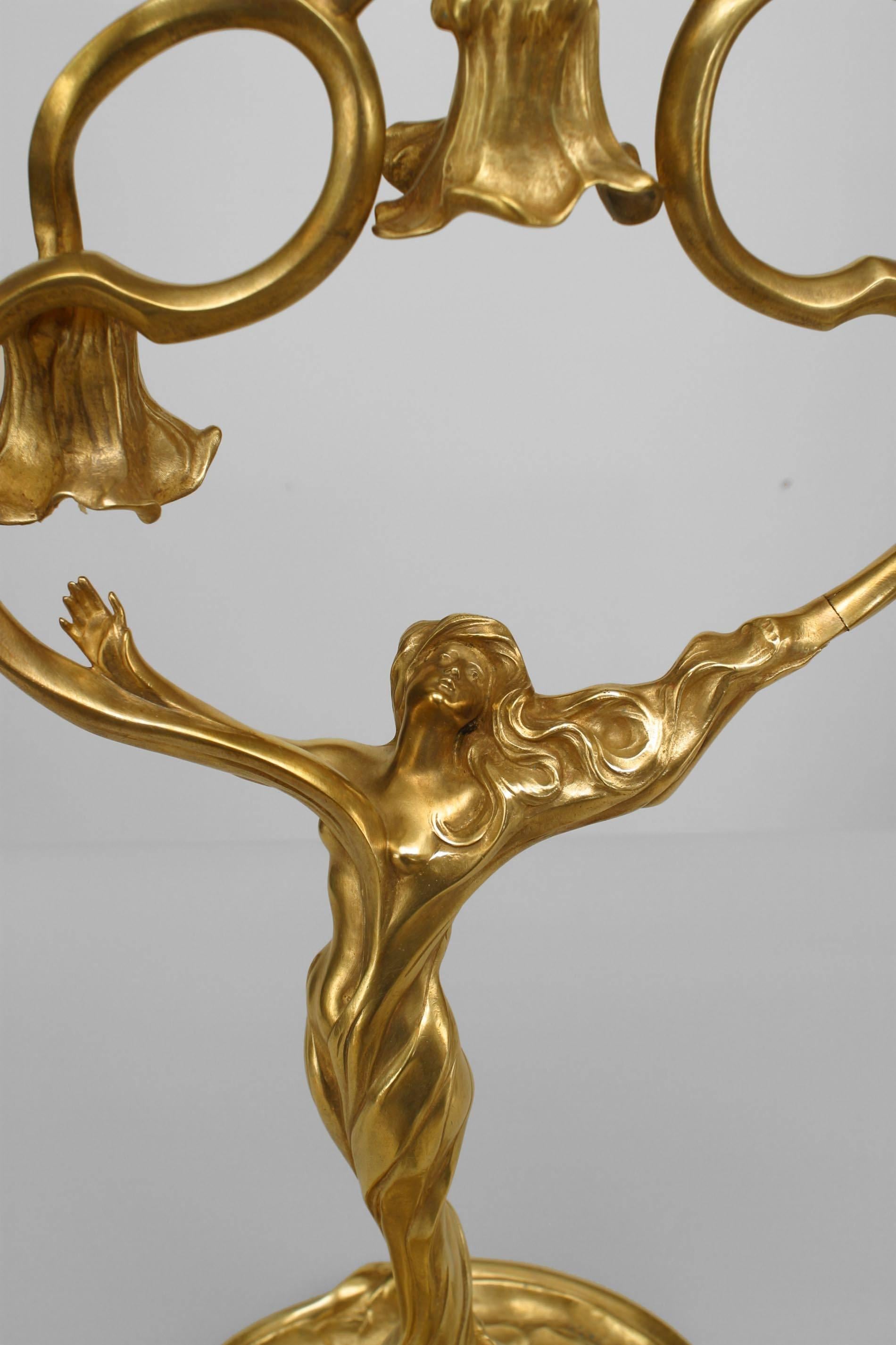 French Art Nouveau Delal Figural Table Lamp In Good Condition For Sale In New York, NY