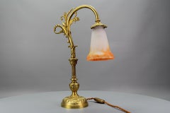 Französische Jugendstil-Tischlampe aus Bronze mit Glasschirm, signiert GV de Croismare