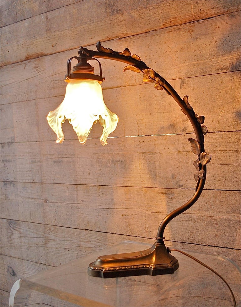 French Art Nouveau Bronze Table Lamp, Early 20th Century For Sale at