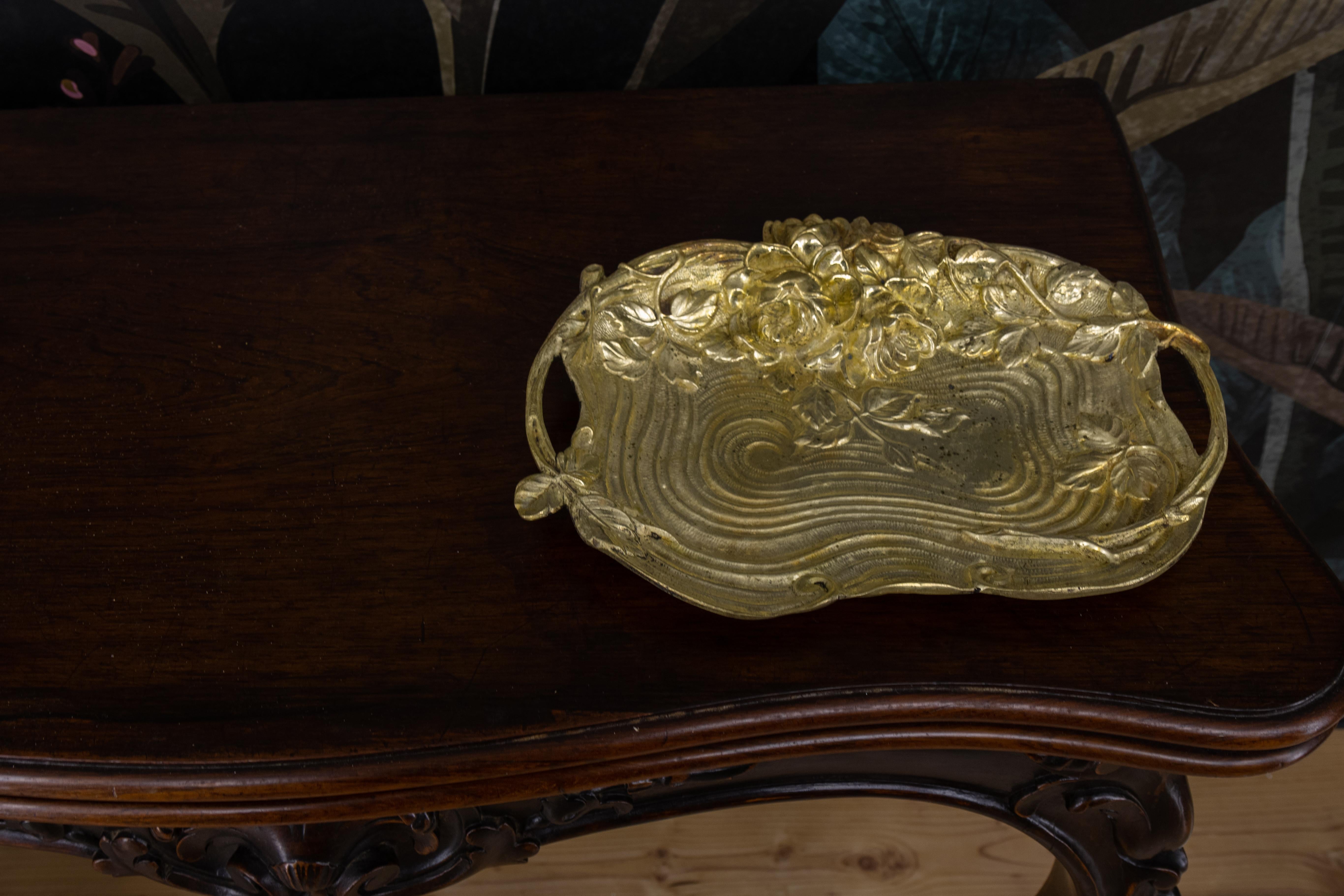 French Art Nouveau Bronze Tray with Roses Relief, circa 1920 For Sale 6