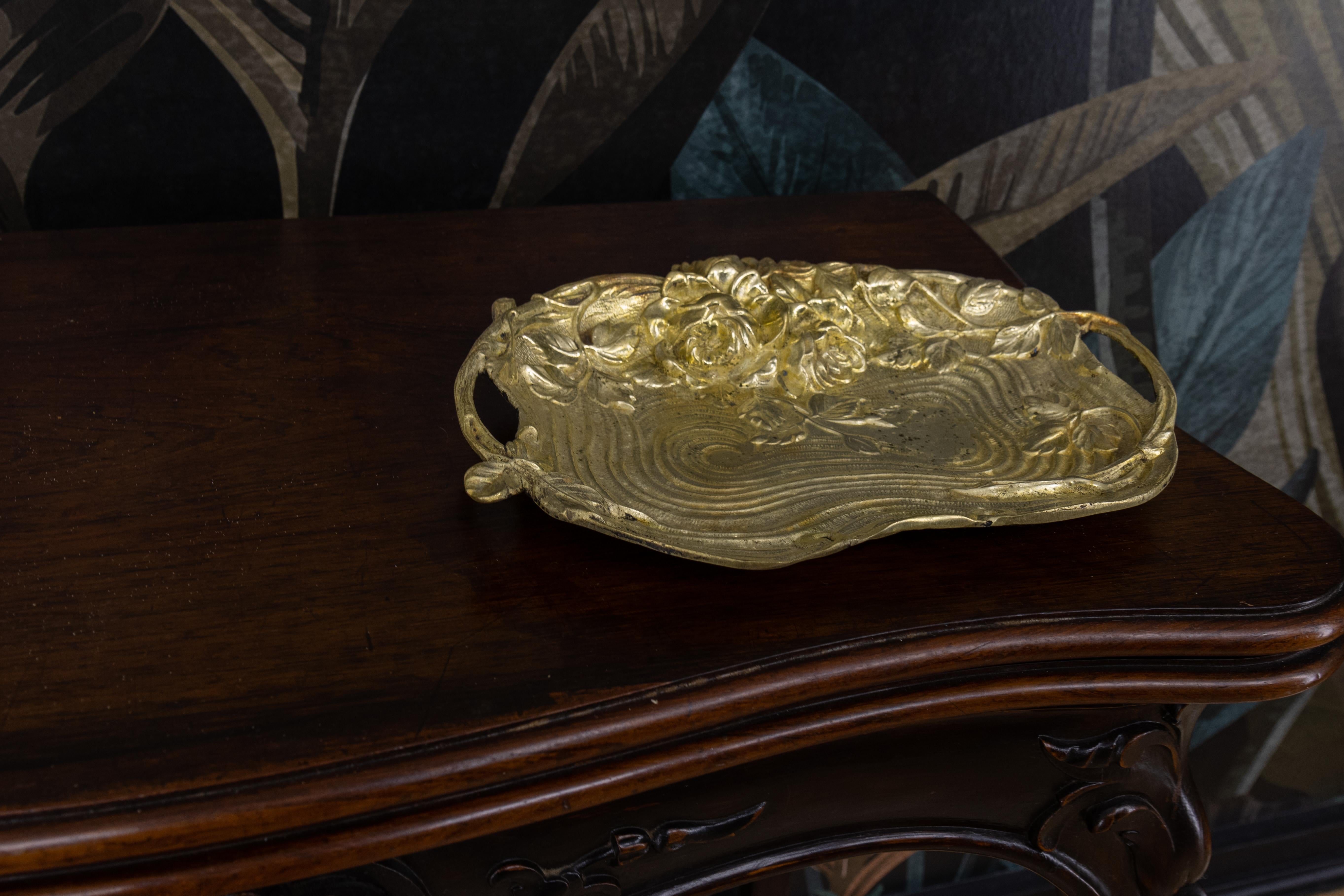 French Art Nouveau Bronze Tray with Roses Relief, circa 1920 For Sale 7
