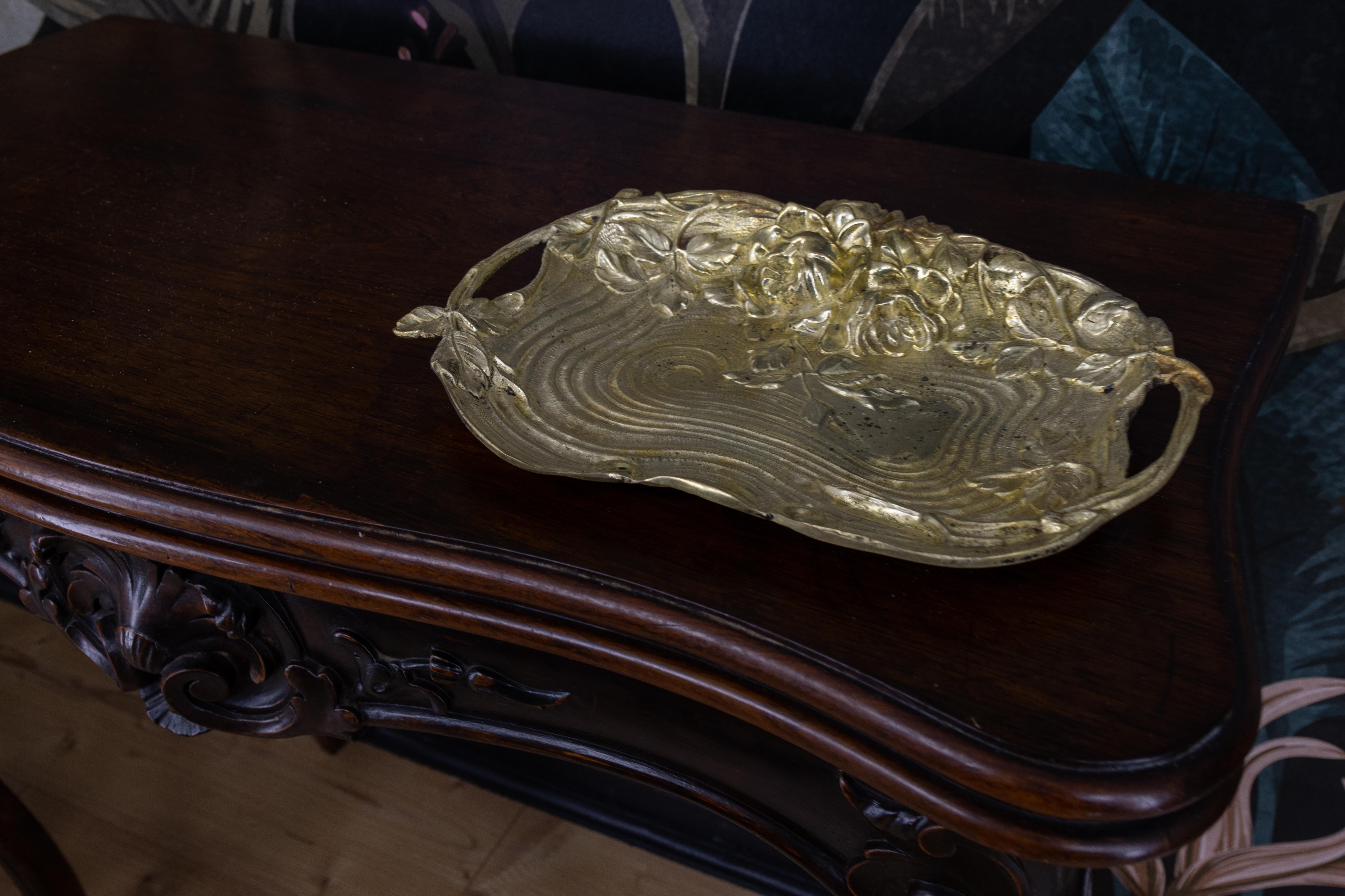 French Art Nouveau Bronze Tray with Roses Relief, circa 1920 For Sale 8
