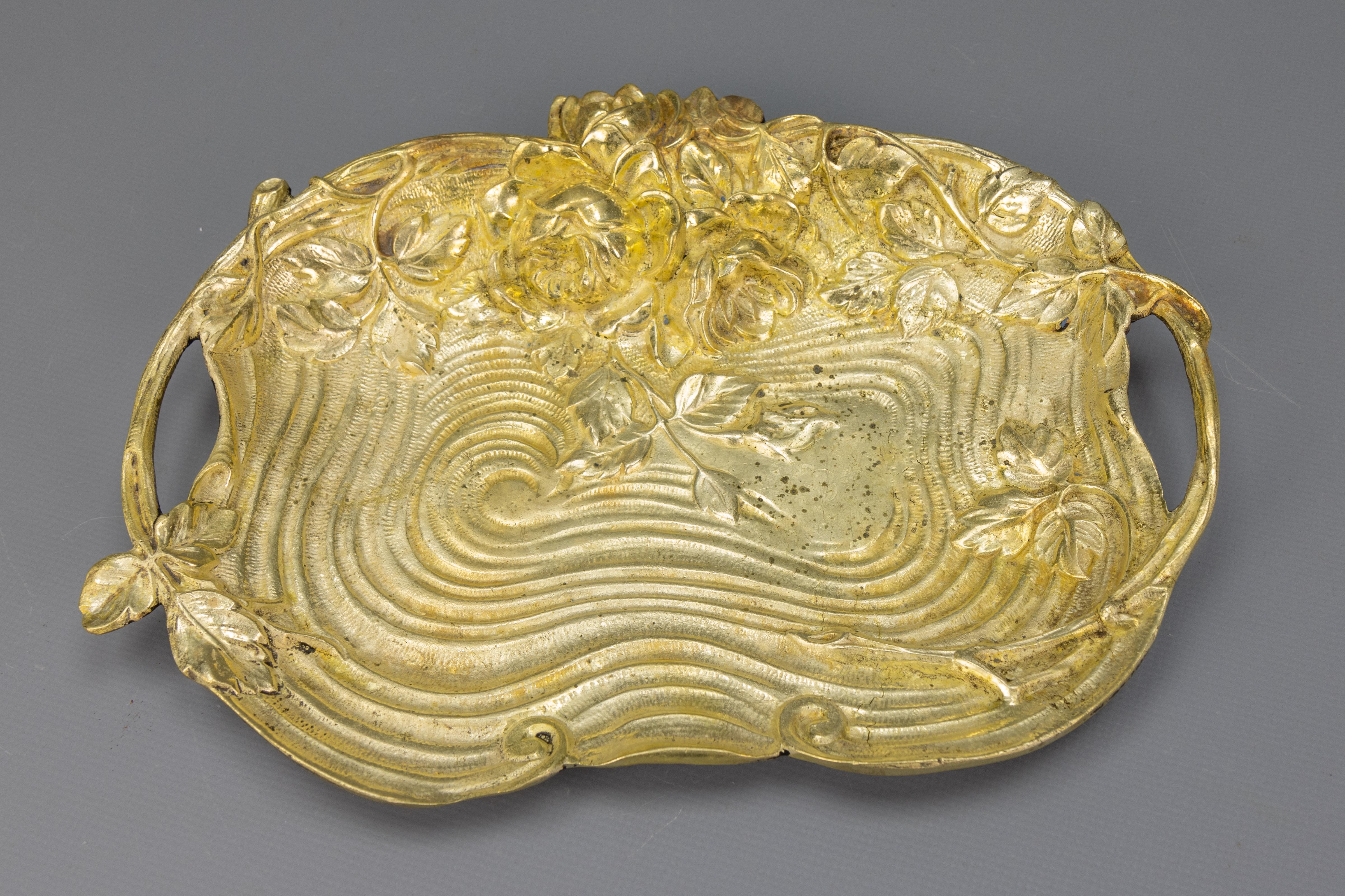 French Art Nouveau Bronze Tray with Roses Relief, circa 1920 For Sale 10