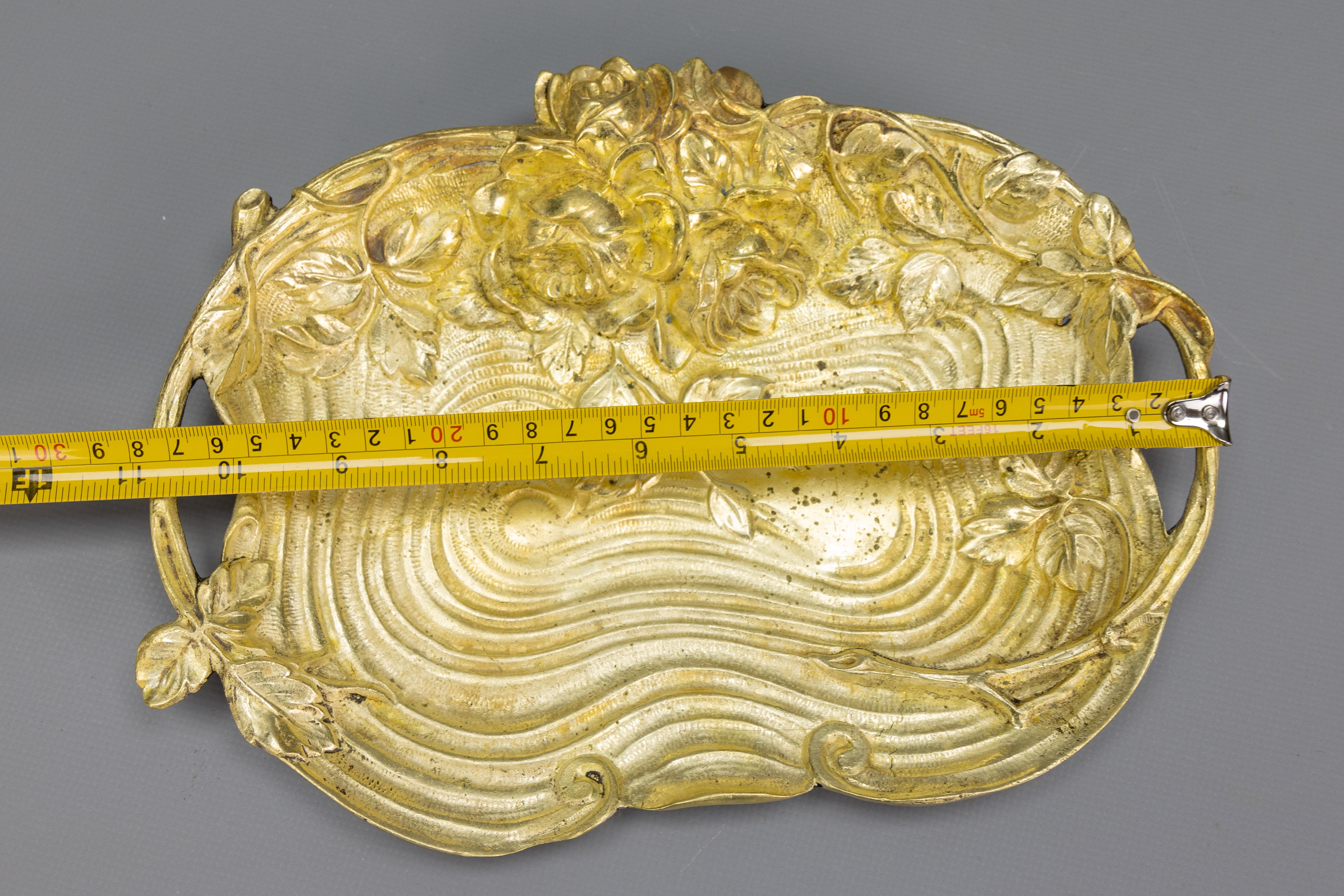 French Art Nouveau Bronze Tray with Roses Relief, circa 1920 For Sale 13