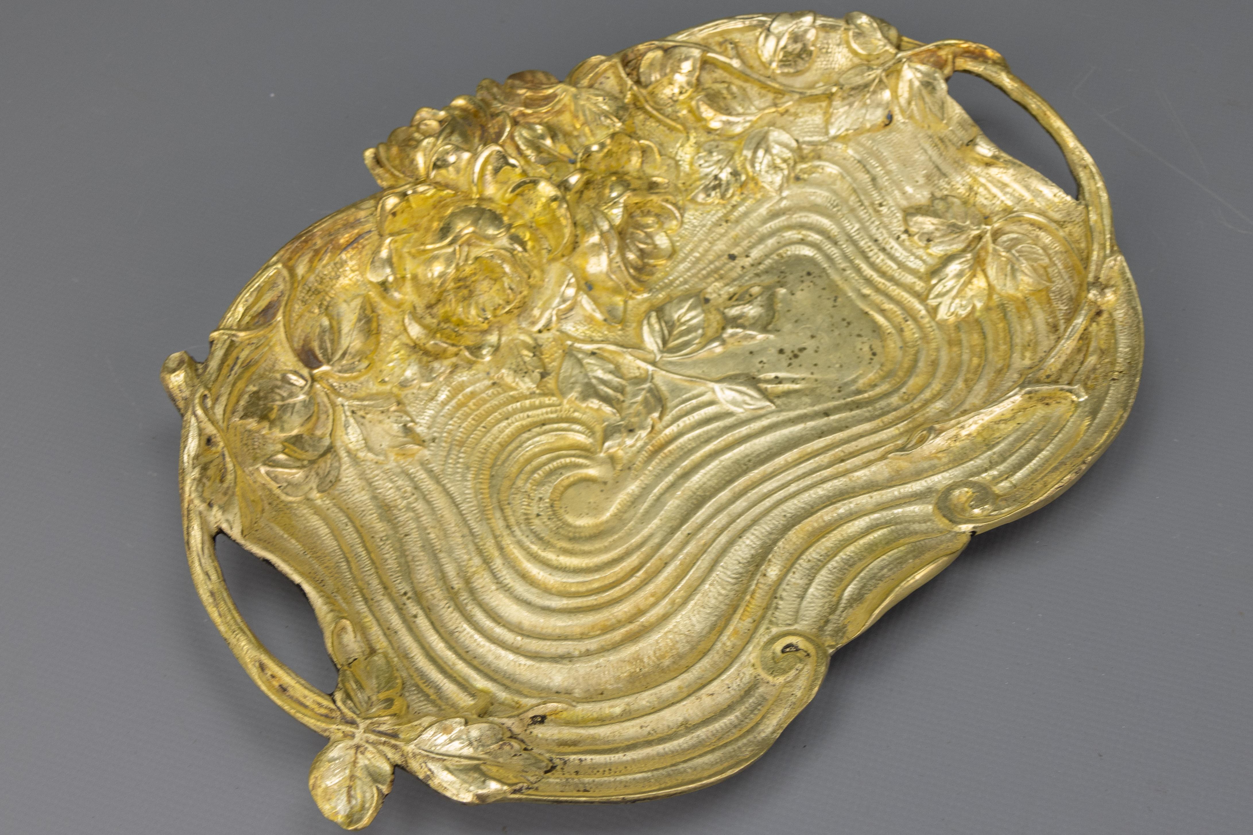 French Art Nouveau Bronze Tray with Roses Relief, circa 1920 For Sale 16
