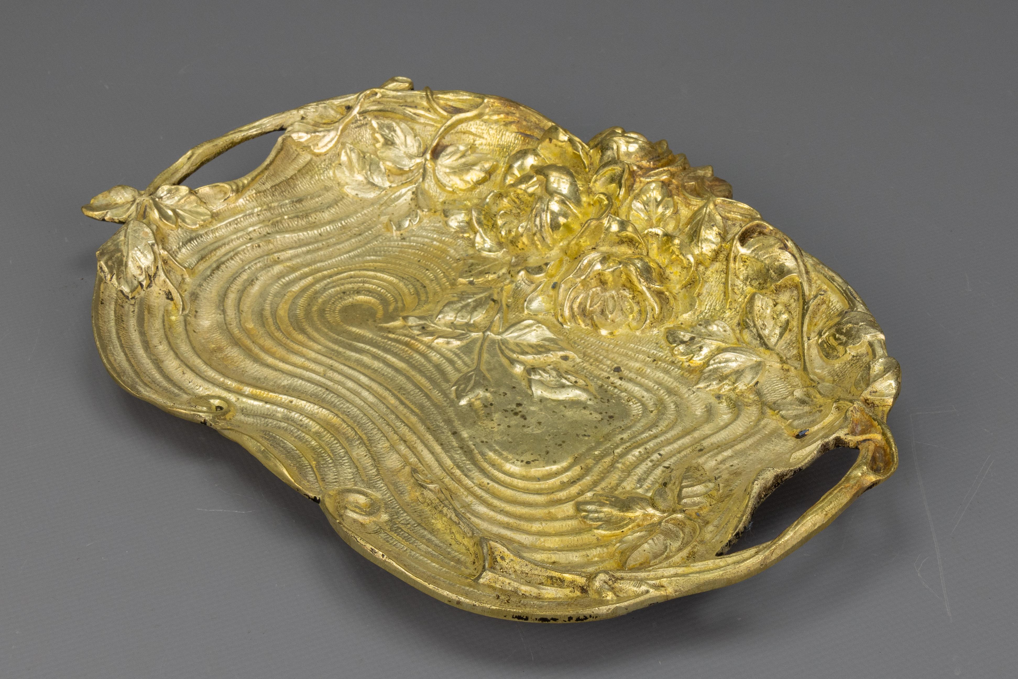 Early 20th Century French Art Nouveau Bronze Tray with Roses Relief, circa 1920 For Sale