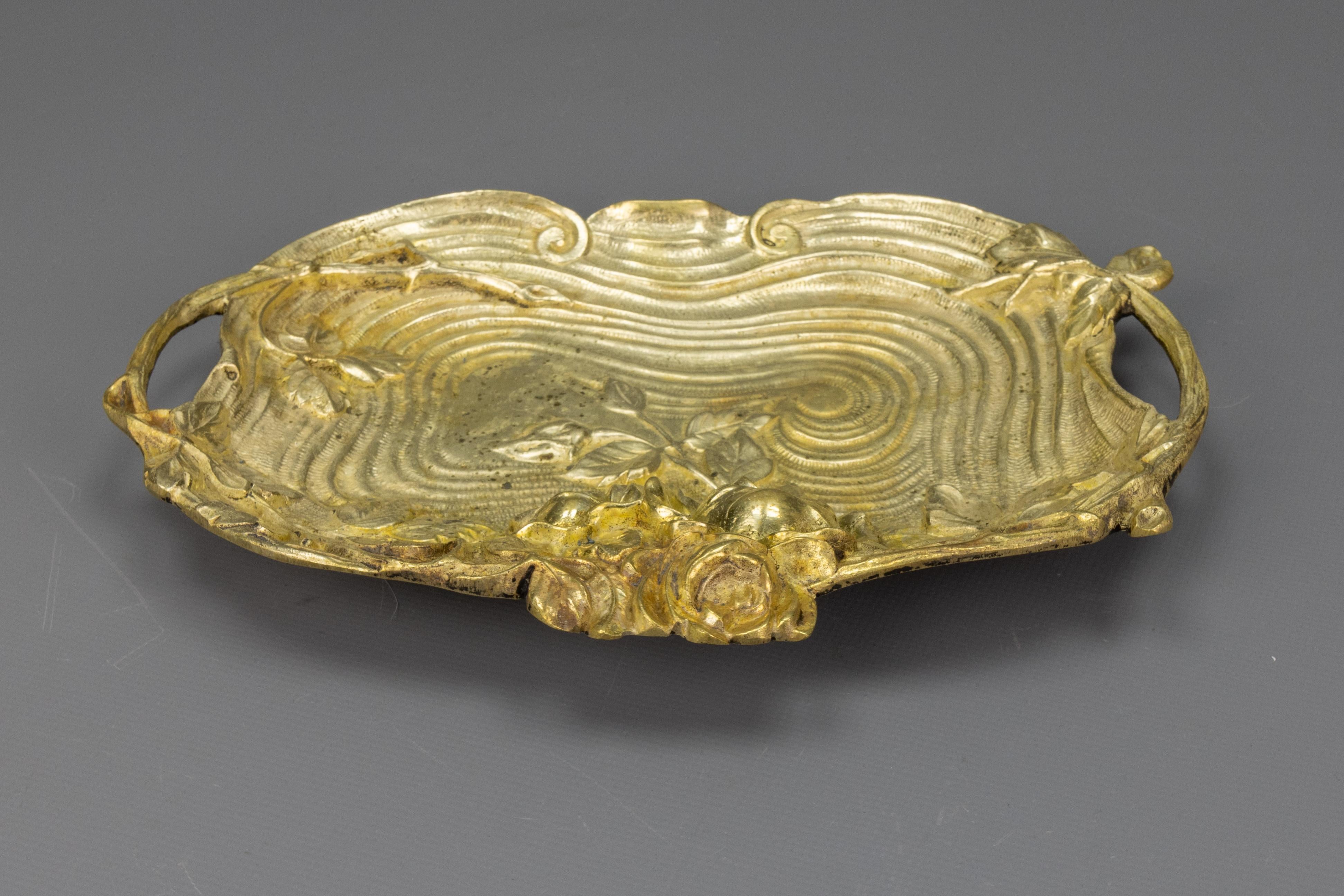French Art Nouveau Bronze Tray with Roses Relief, circa 1920 For Sale 3