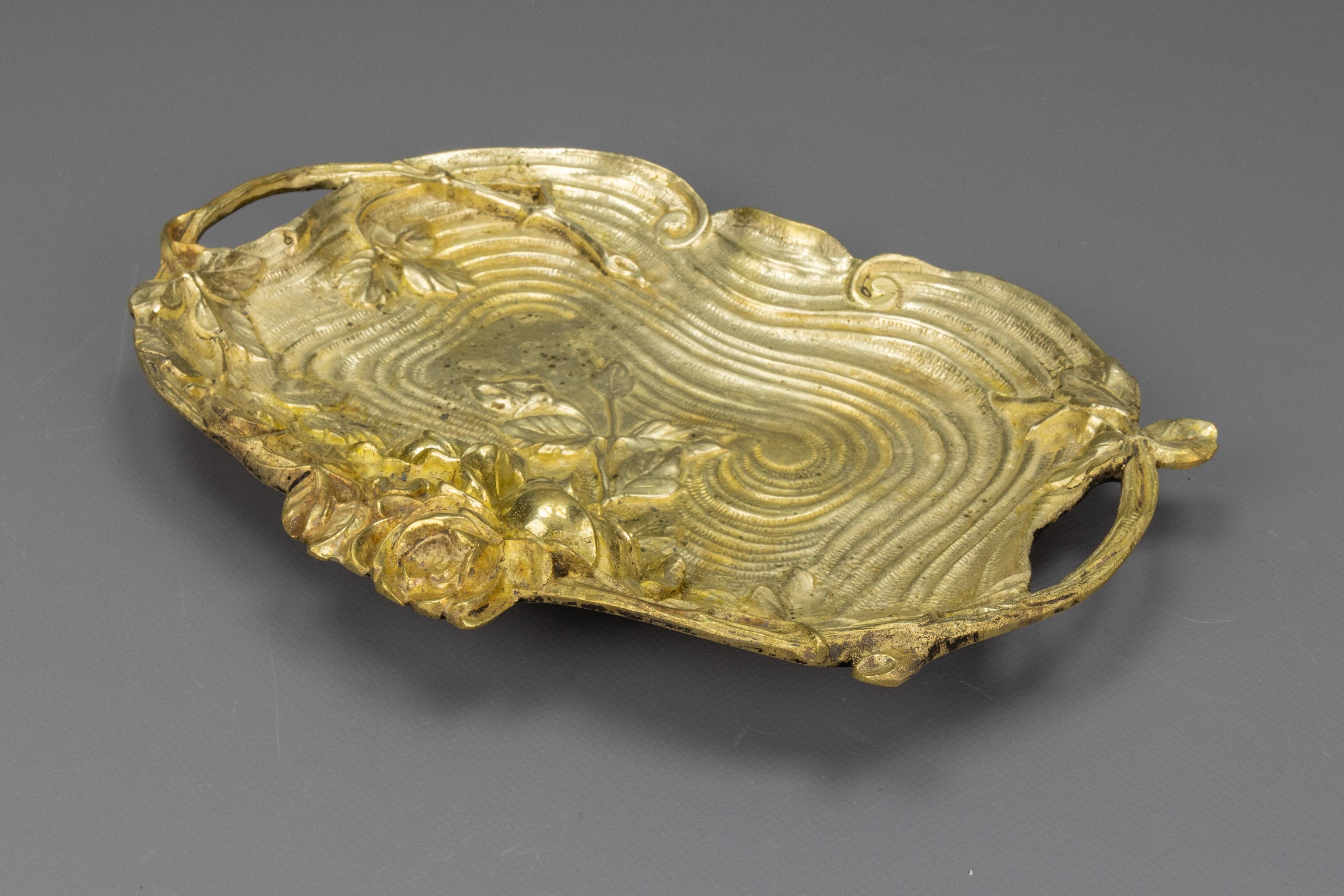French Art Nouveau Bronze Tray with Roses Relief, circa 1920 For Sale 4