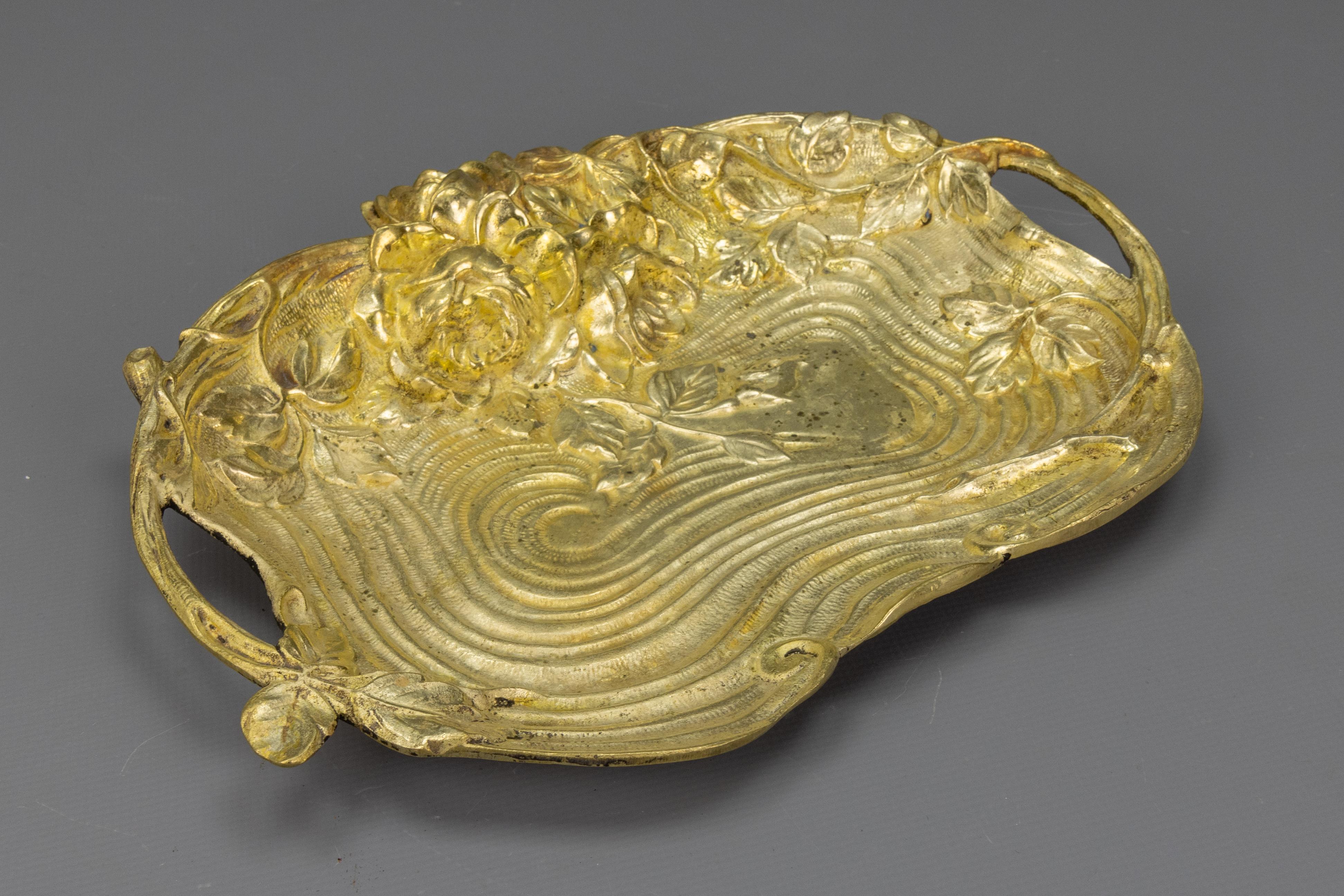 French Art Nouveau Bronze Tray with Roses Relief, circa 1920 For Sale 5