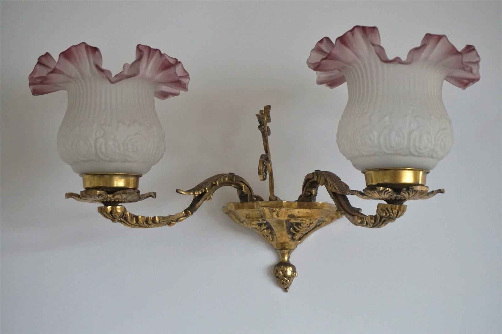 A lovely Art Deco brass two-light wall sconce decorated with foliage, frosted art glass shades, France 1930s.
Very good condition, with wonderful patina, rewired
Measures:
Width: 18.50 in (47 cm)
Height: 11 in (28 cm)
Depth: 10.75 in (27