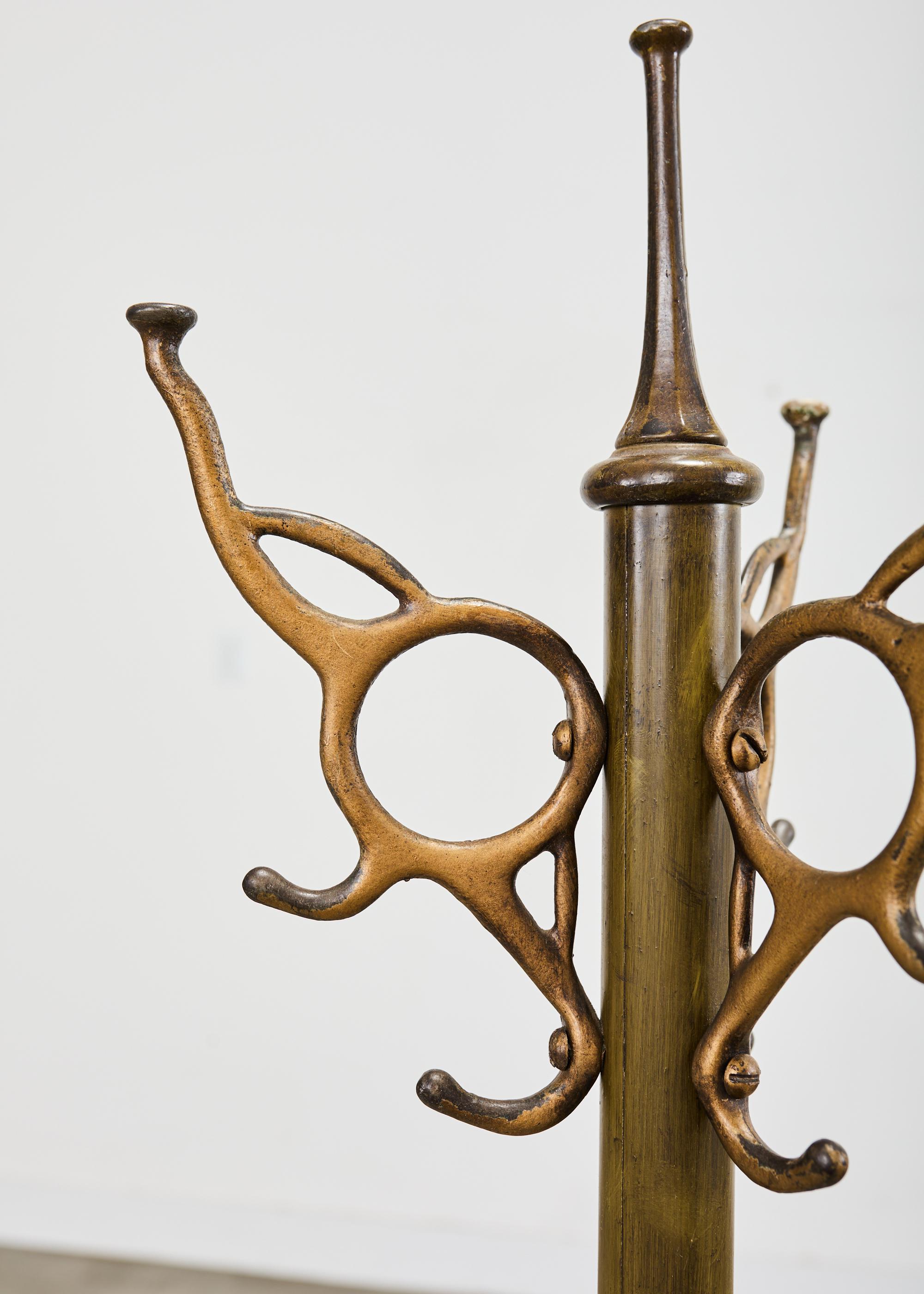 Porte-manteau en fer bronzé Art Nouveau Français Porte-parapluie en vente 3