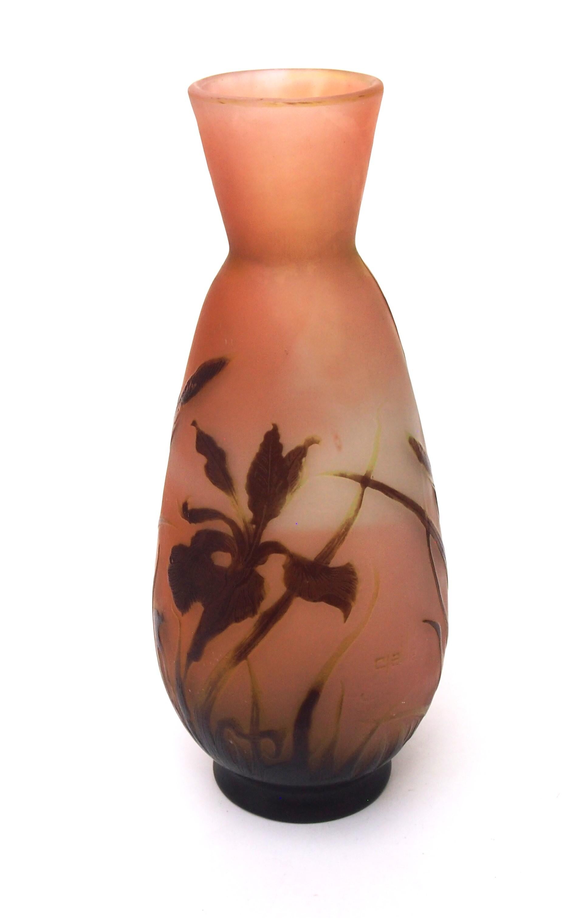 French Art Nouveau Brown & Pink Signed Emile Gallé Iris Cameo Glass Vase c1910 In Good Condition For Sale In Worcester Park, GB