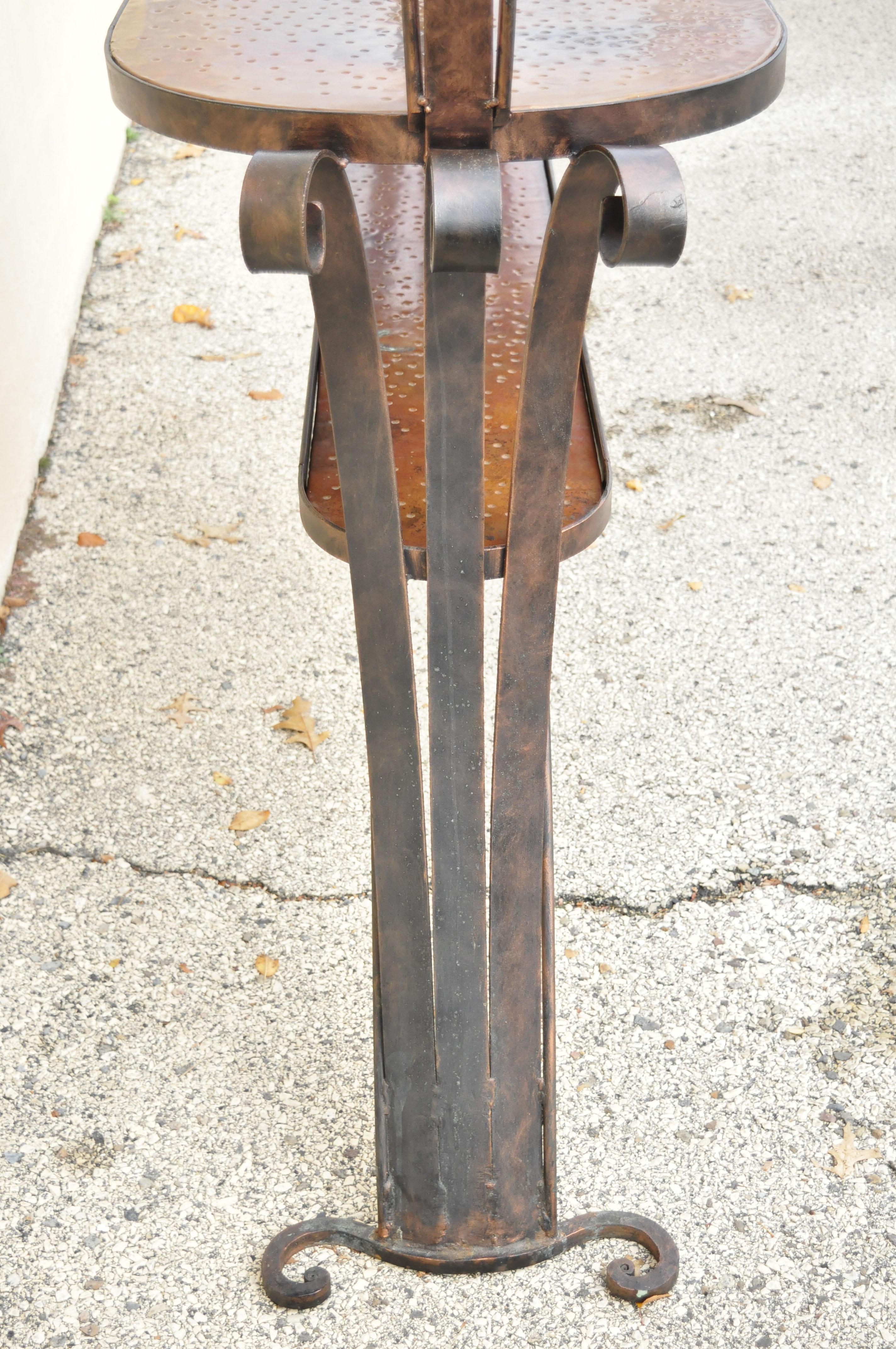 Brutalistischer Bartisch aus Eisen mit Schnörkeln aus der Mitte des Jahrhunderts im Art nouveau-Stil im Angebot 3