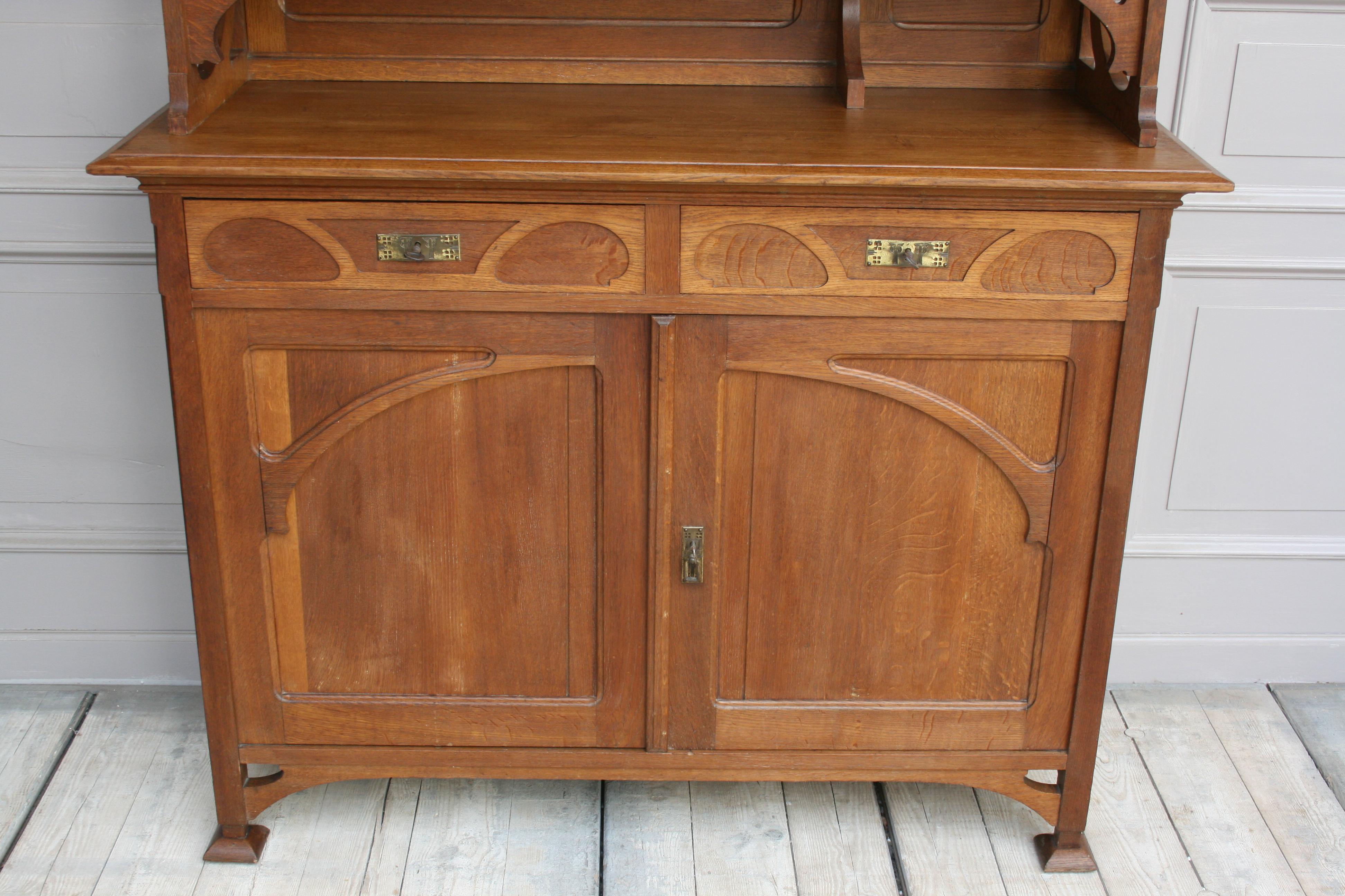 French Art Nouveau Buffet Made of Oak, circa 1910 In Good Condition In Dusseldorf, DE