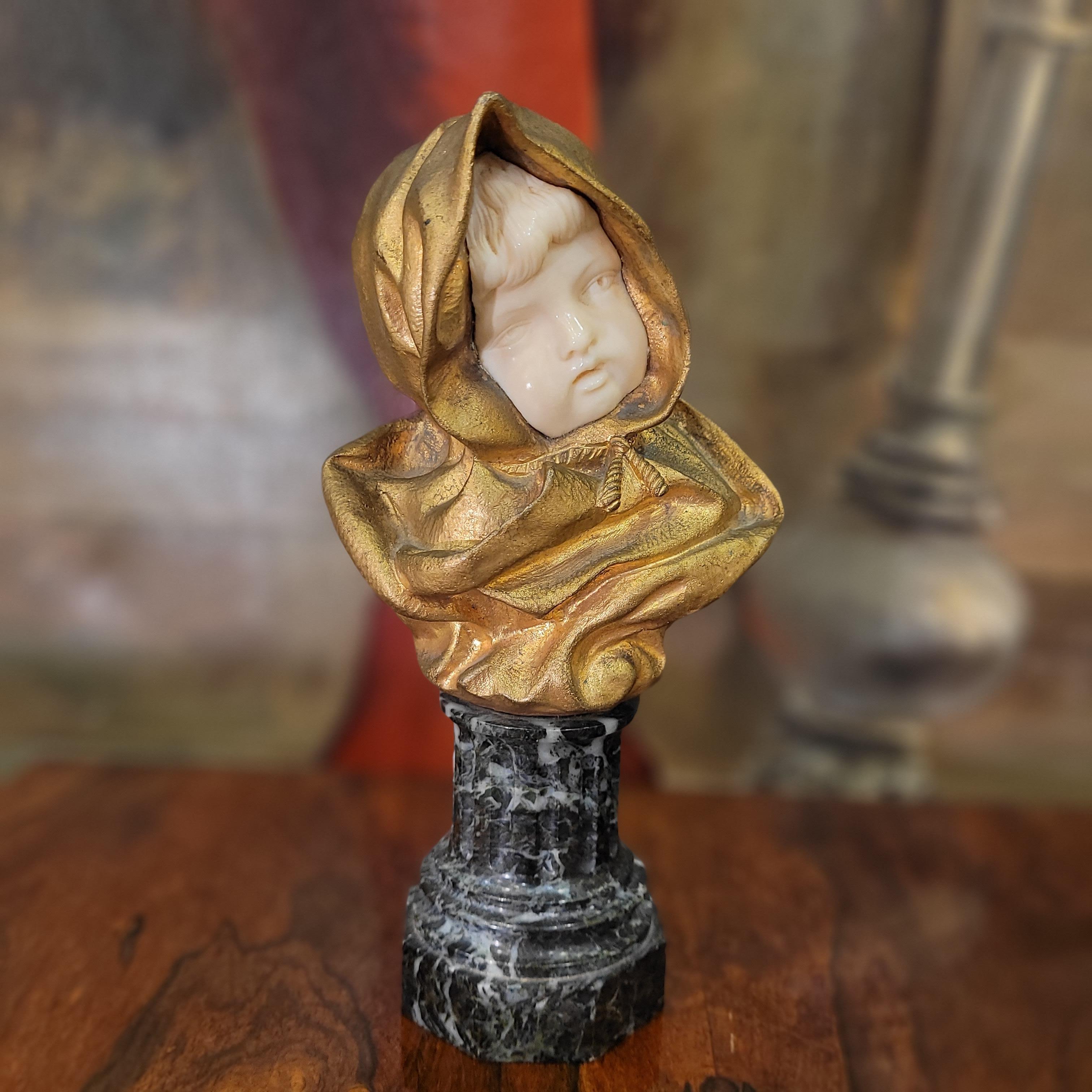 Buste d'enfant en marbre chrysoelephantine Art nouveau français, d'après G. de Thouin Bon état - En vente à Valladolid, ES