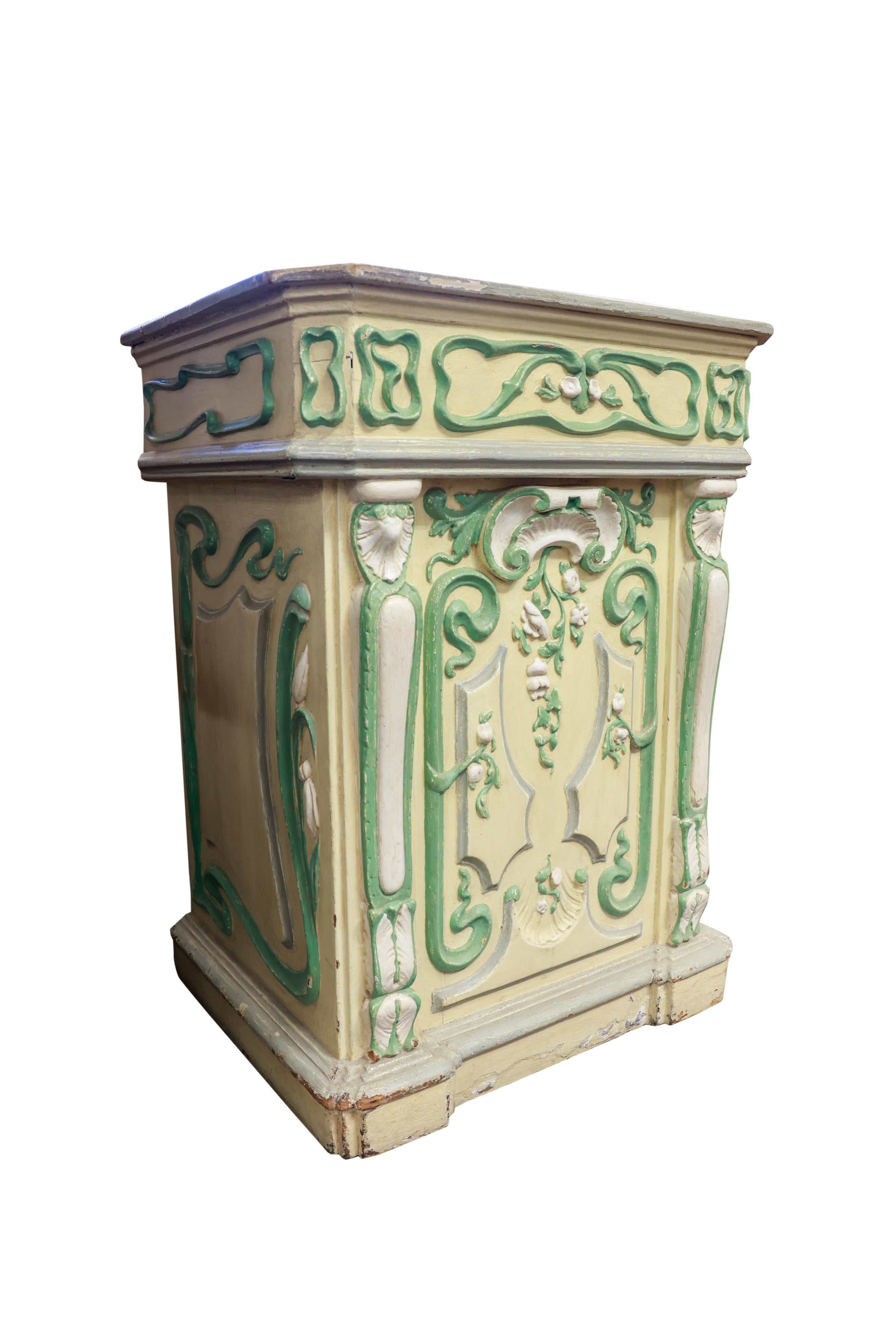 20ième siècle French Art Nouveau Cafe Counter en vente