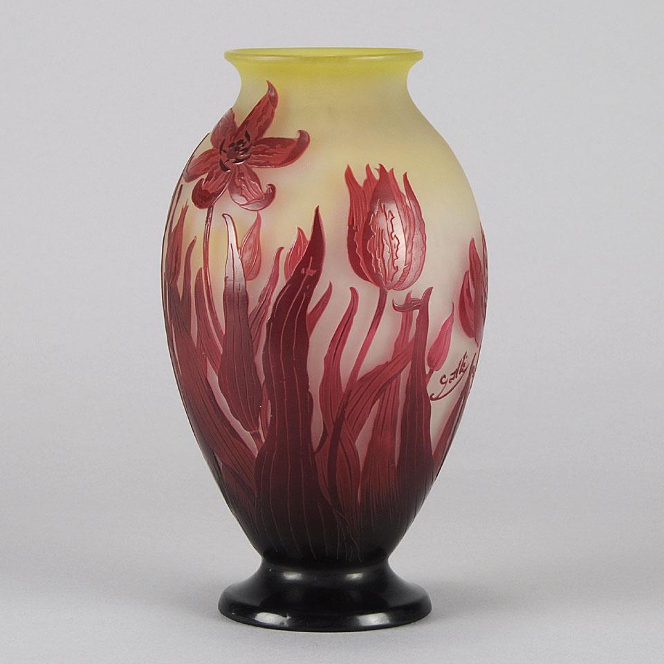 French Art Nouveau Cameo Acid cut & Etched Glass Tulip Vase by Emile Gallé In Excellent Condition In London, GB