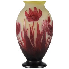 Vase tulipe en verre art nouveau français camée à l'acide & gravé par Emile Gallé