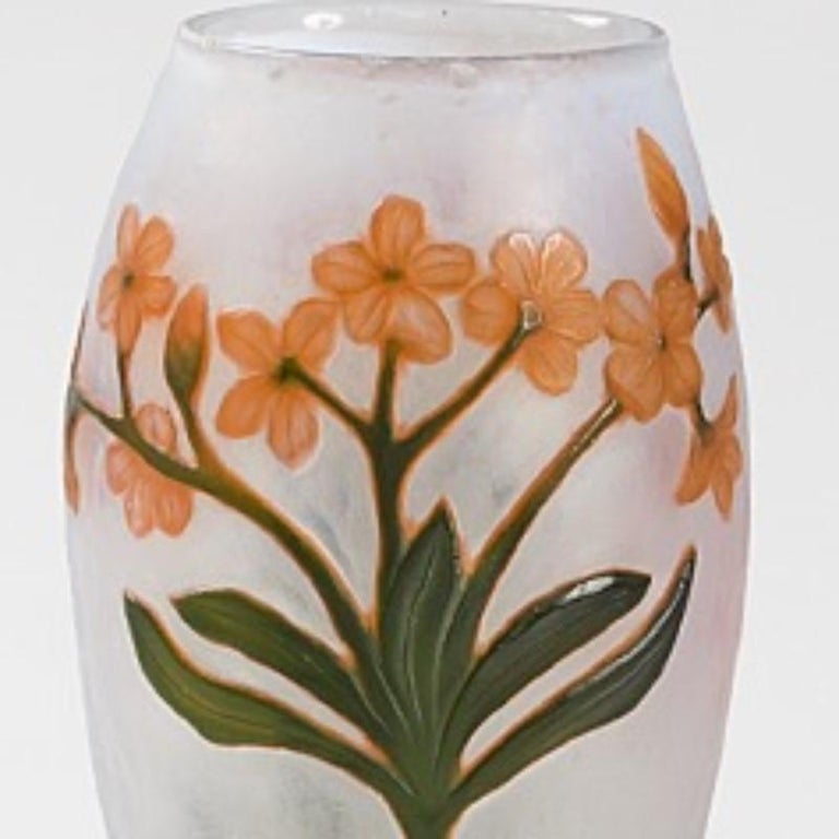 French Art Nouveau Cameo Glass Vase by Daum In Excellent Condition For Sale In New York, NY