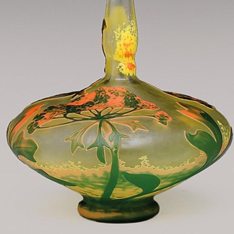 French Art Nouveau Cameo Glass Vase by Daum Nancy In Excellent Condition In New York, NY