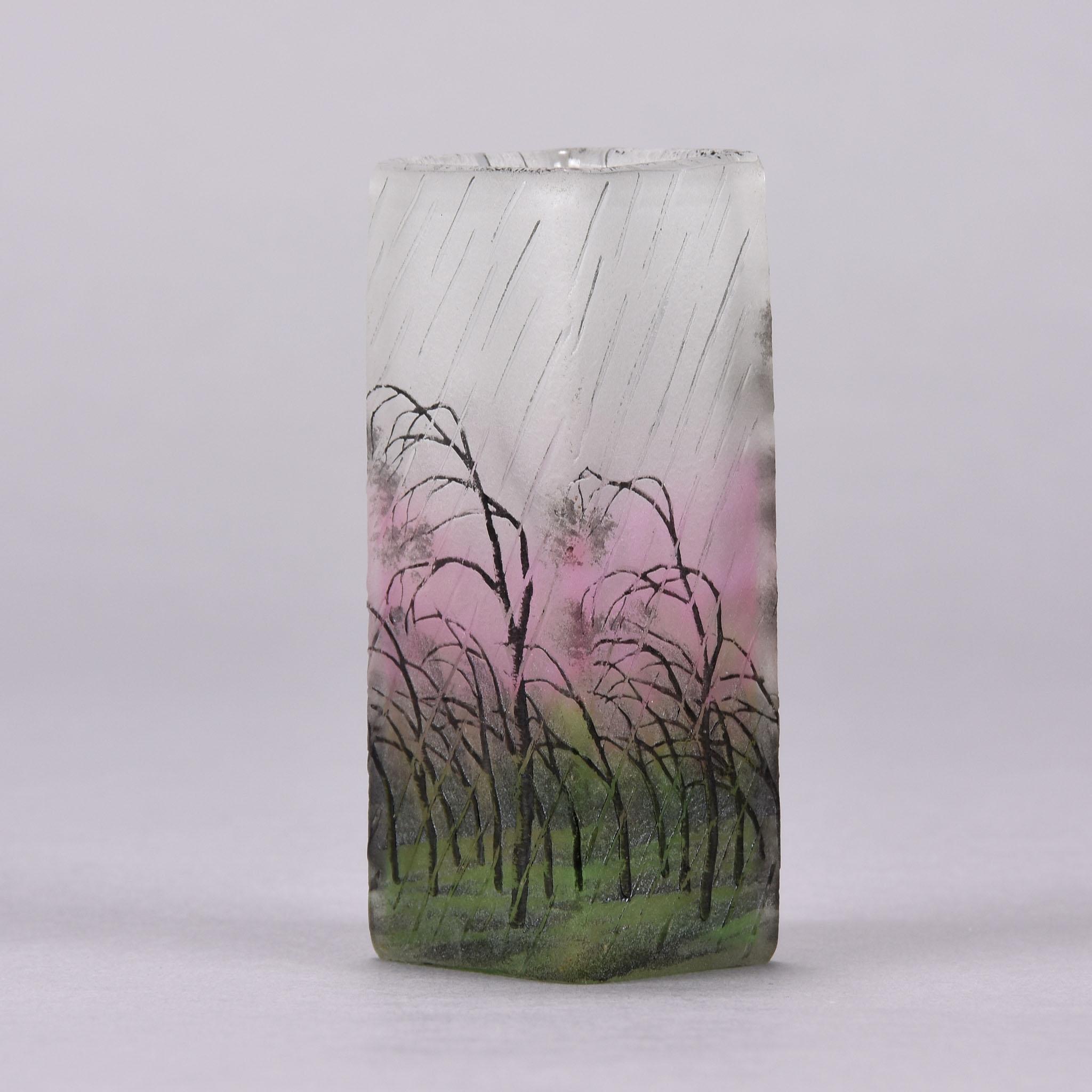 Début du 20ème siècle Vase en verre camée Art nouveau français Paysage de Pluie de Daum Frères en vente