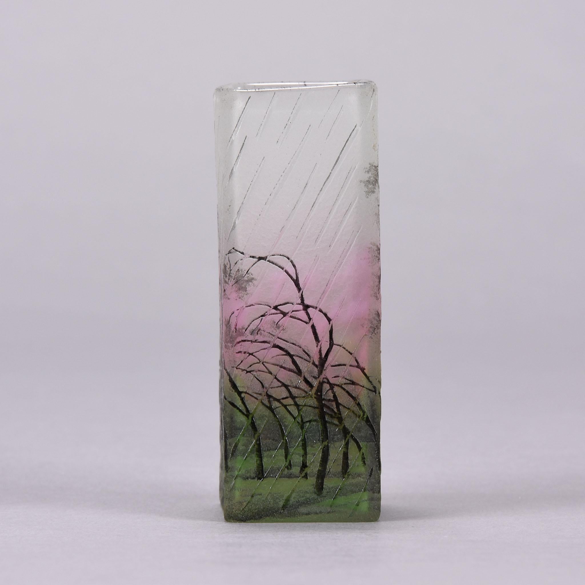 Verre Vase en verre camée Art nouveau français Paysage de Pluie de Daum Frères en vente