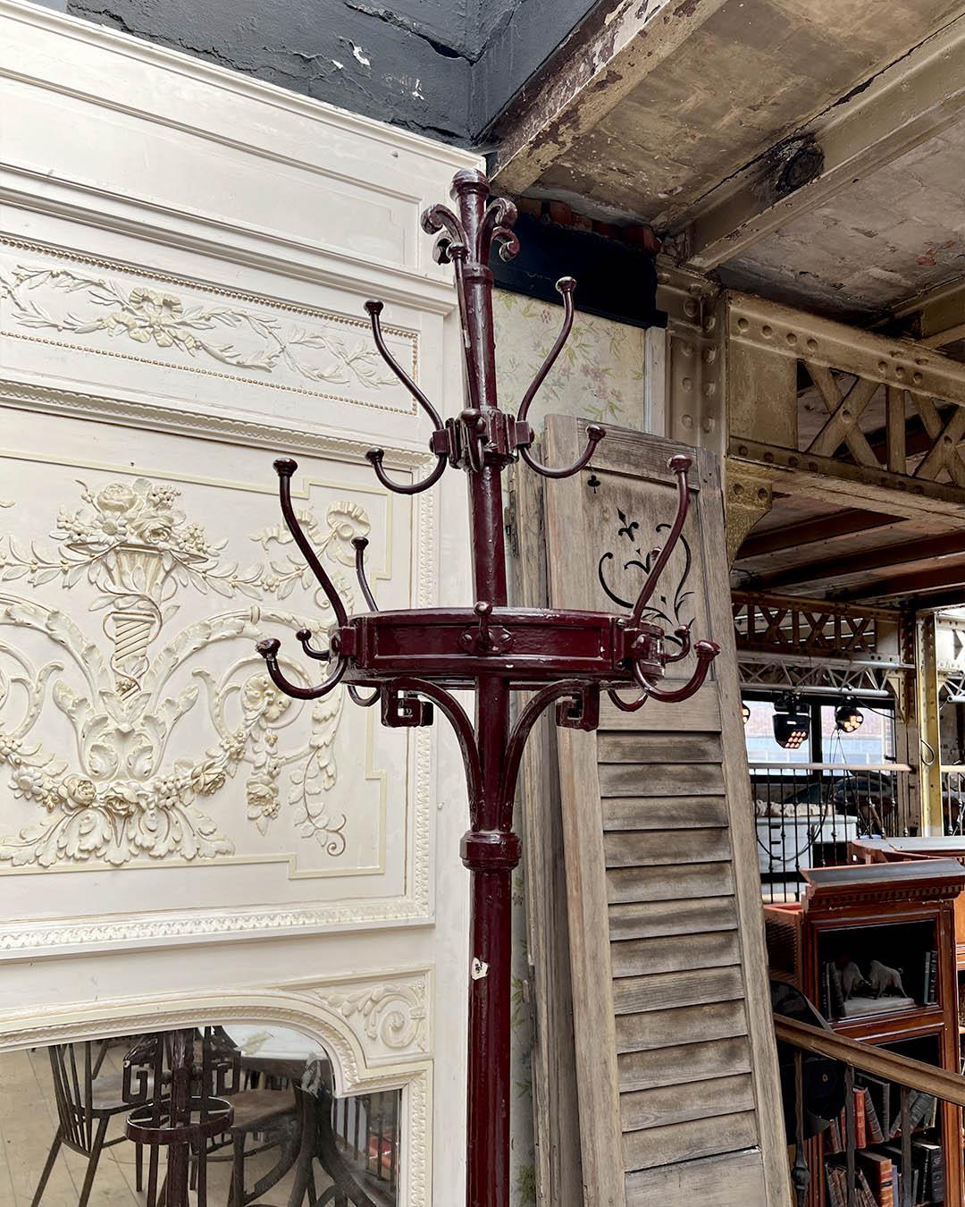 French Art Nouveau Cast Iron Coat Rack In Good Condition For Sale In TOURCOING, FR
