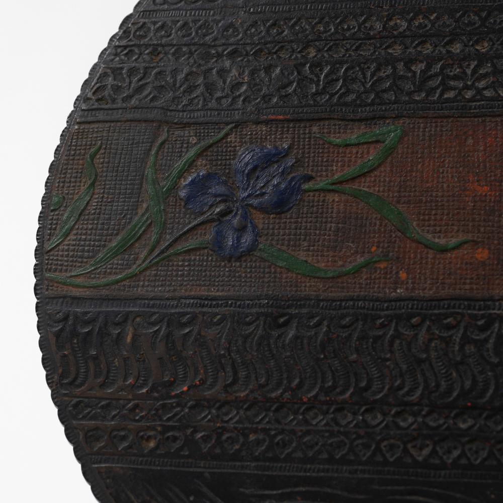 French Art Nouveau Cast Iron gueridon with Floral Decoration ca. 1900, stamped In Good Condition For Sale In Salzburg, AT