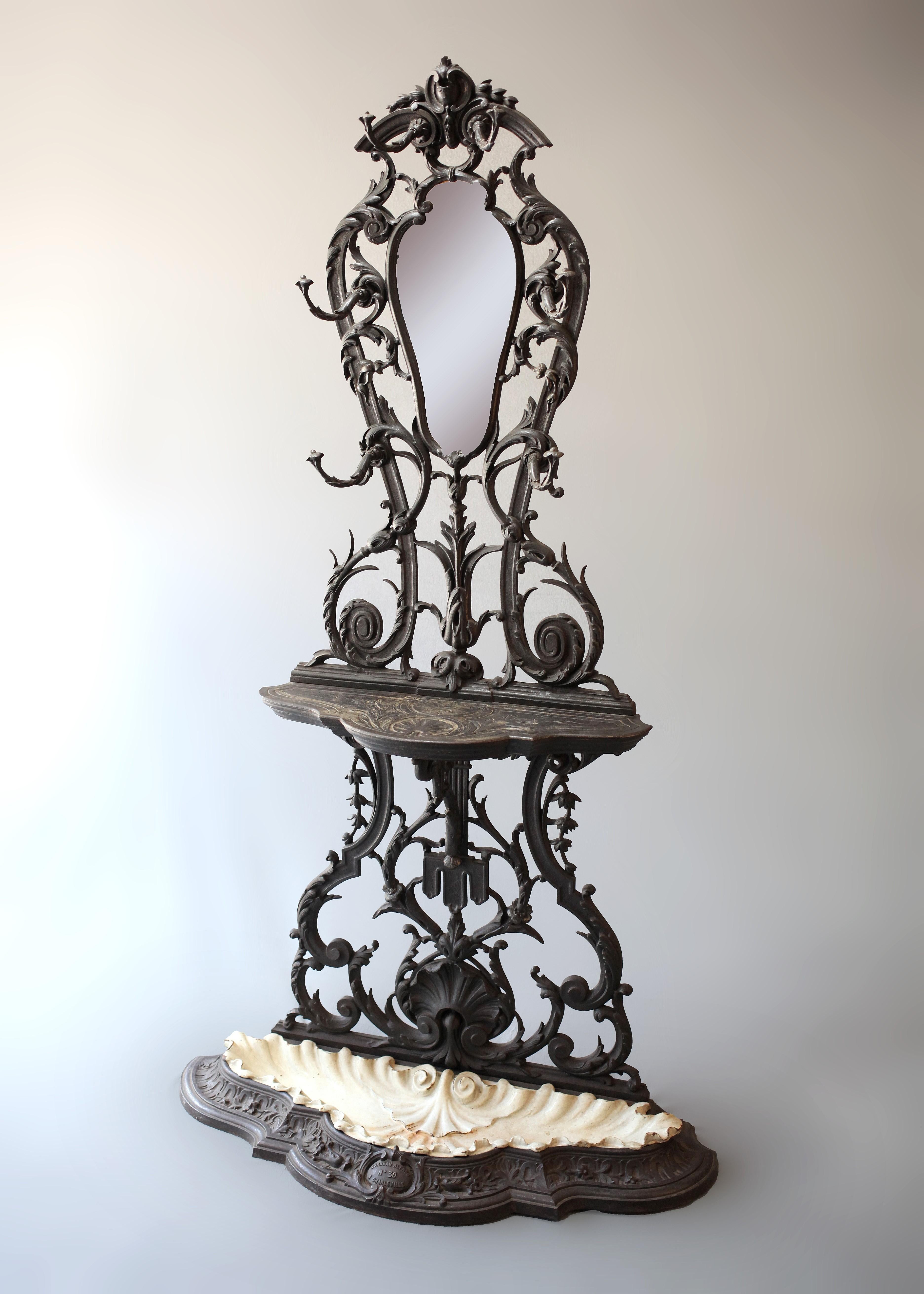 French Art Nouveau Cast Iron Hall Tree By Alfred Corneau ca.1900 In Good Condition For Sale In Austin, TX