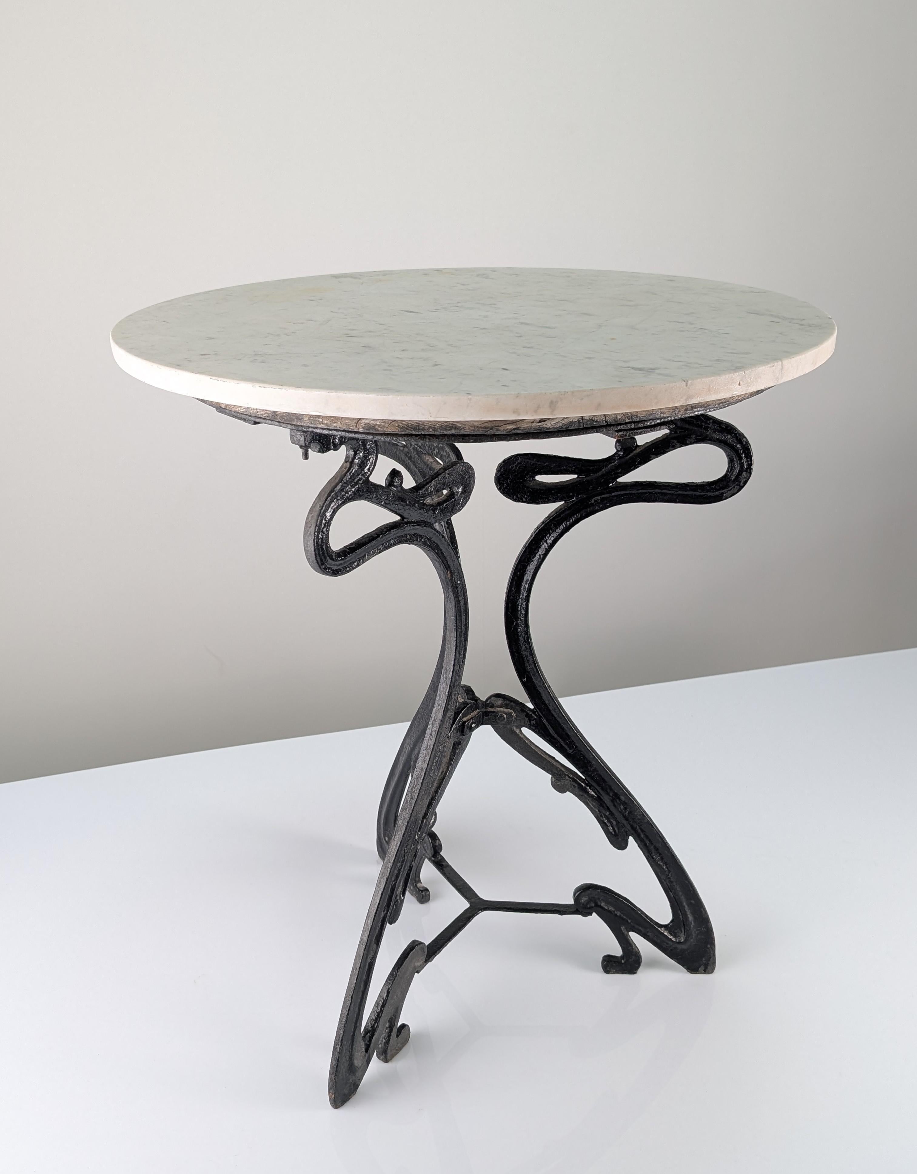 French Art Nouveau Cast Iron Table and White Marble 1900s In Good Condition For Sale In Benalmadena, ES