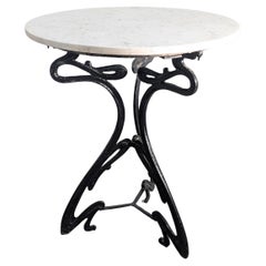 Französischer Jugendstil-Tisch aus Gusseisen und weißem Marmor 1900er Jahre