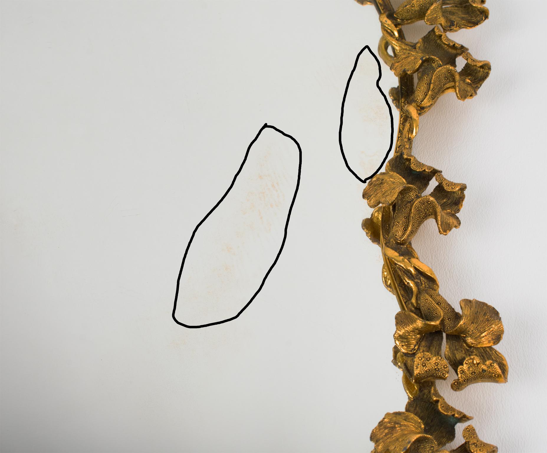Centro de Bronce Dorado Art Nouveau con Motivo de Flor de Iris en venta 4